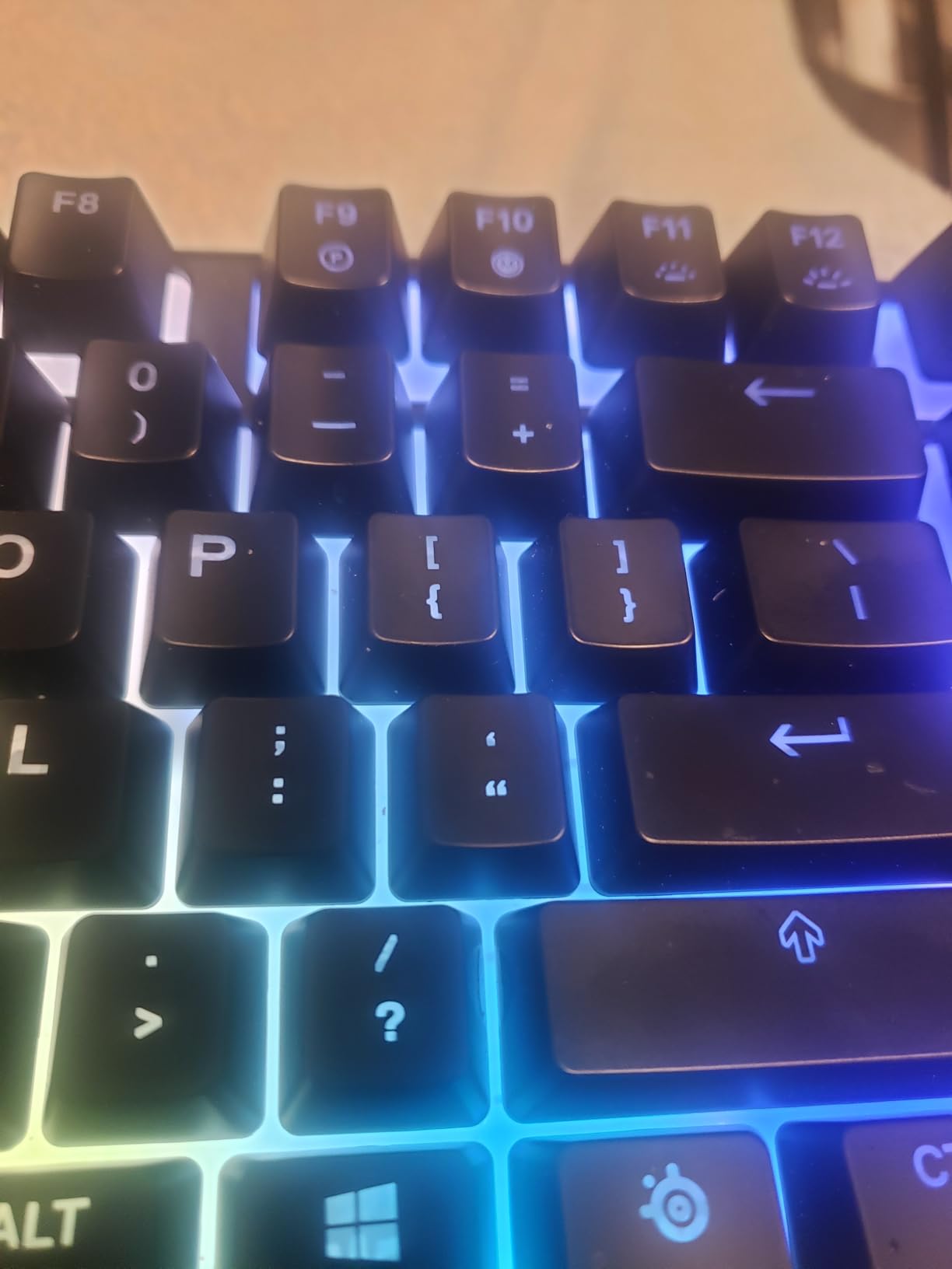 SteelSeries Apex 3 RGB Gaming Keyboard - 10-Zone RGB Illumination - IP32 Water Resistant - Premium Magnetic Wrist Rest (Whisper Quiet Gaming Switch) customer photo 2