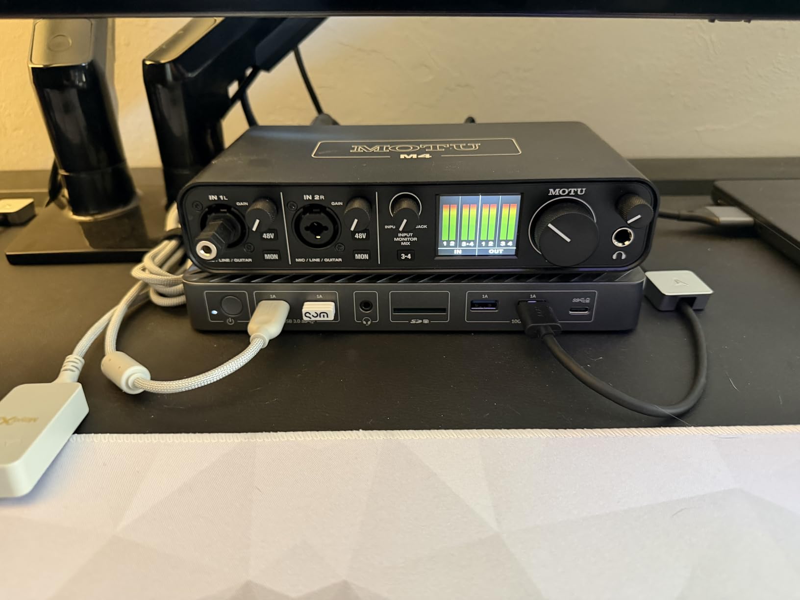 Motu M4 4x4 USB-C Audio Interface | Recording, mixing and podcasting with 4x4 USB-C connectivity, MIDI I/O and low latency monitoring customer photo 1