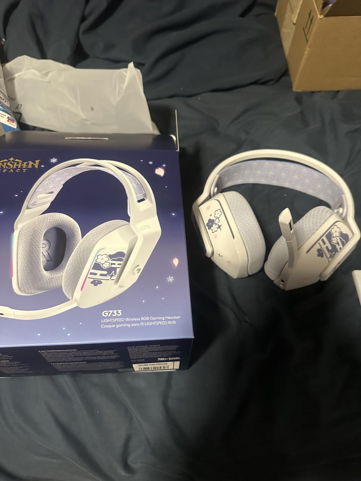 Logitech G733 Lightspeed Wireless Gaming Headset - White | Suspension headband, LIGHTSYNC RGB, Blue VO!CE mic technology, PRO-G audio drivers customer photo 2