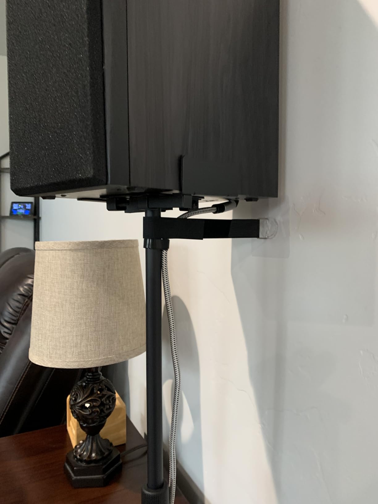 PERLESMITH Universal Floor Speaker Stands for Surround Sound up to 22 lbs | Bookshelf Speaker Stand 27.56'', 45° adjustable top plate, tool-free assembly, cable management, rubber isolation pads customer photo 1