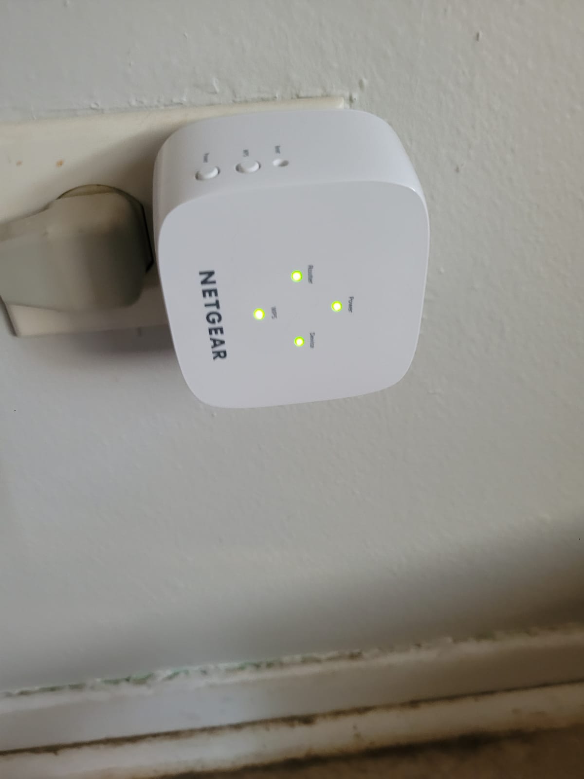 NETGEAR WiFi Mesh Range Extender (EX5000) - Covers up to 1,000 sq.ft. and 15 Devices with AC1200 Dual Band Wireless Signal Booster & Repeater (up to 1200 Mbps Speed) - Compact Wall Plug Design customer photo 2