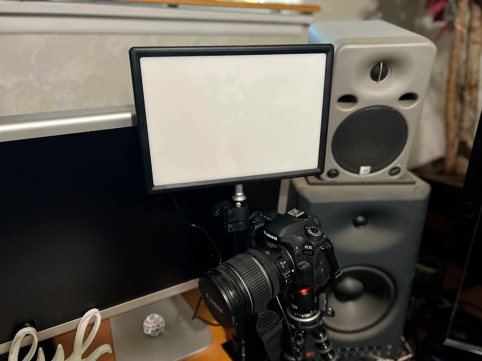 NEEWER 192 LED Video Light Panel, 20W Ultra Thin Bi Color Dimmable DSLR Camera Soft Light, 4000mAh Lithium Battery, 3200K-5600K CRI97+, Key Lighting for Studio Photography Recording Streaming customer photo 2