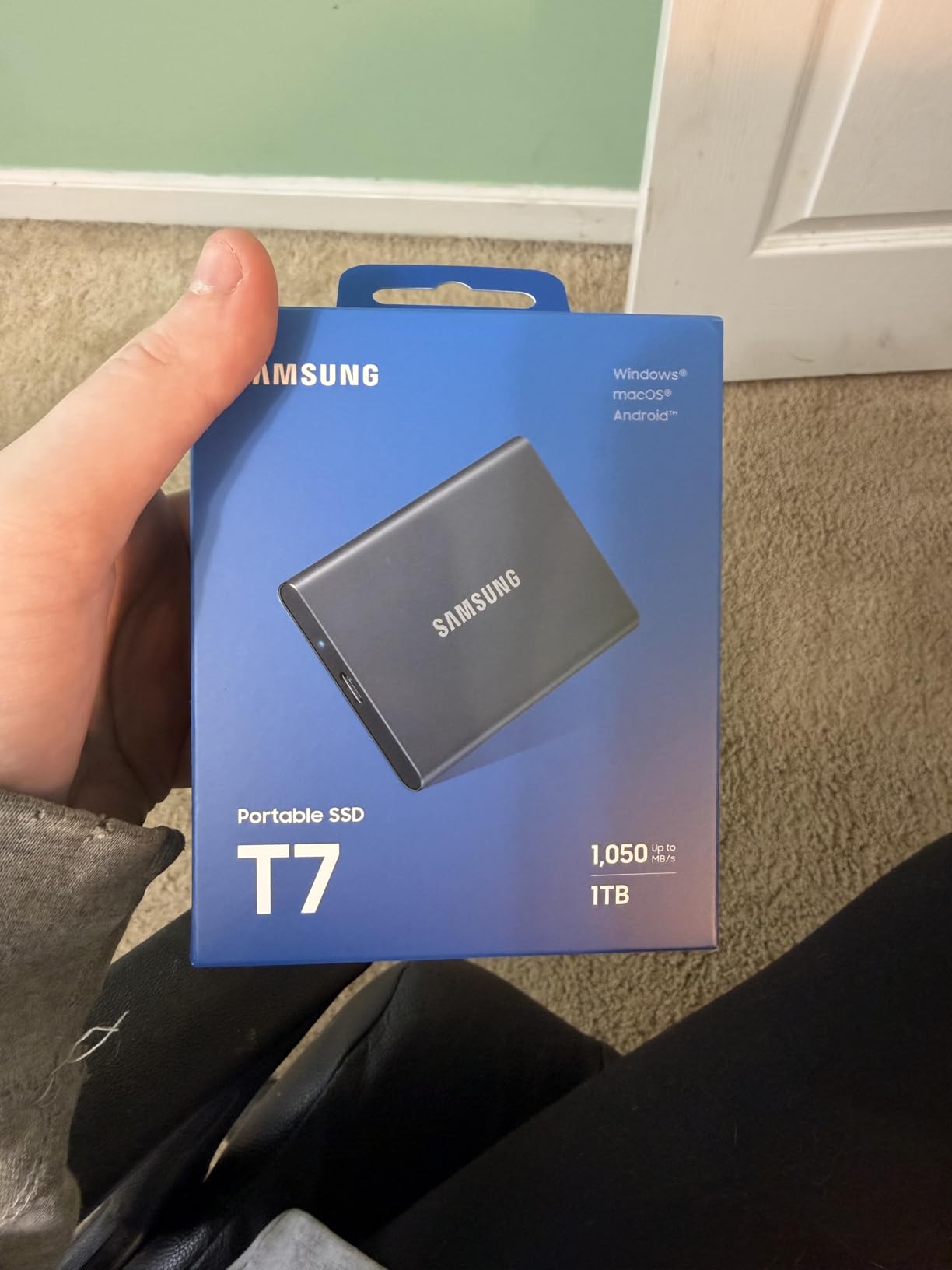 Samsung T7 Portable SSD 1TB Titan Gray, USB 3.2 Gen 2, Up to 1,050MB/s customer photo 2