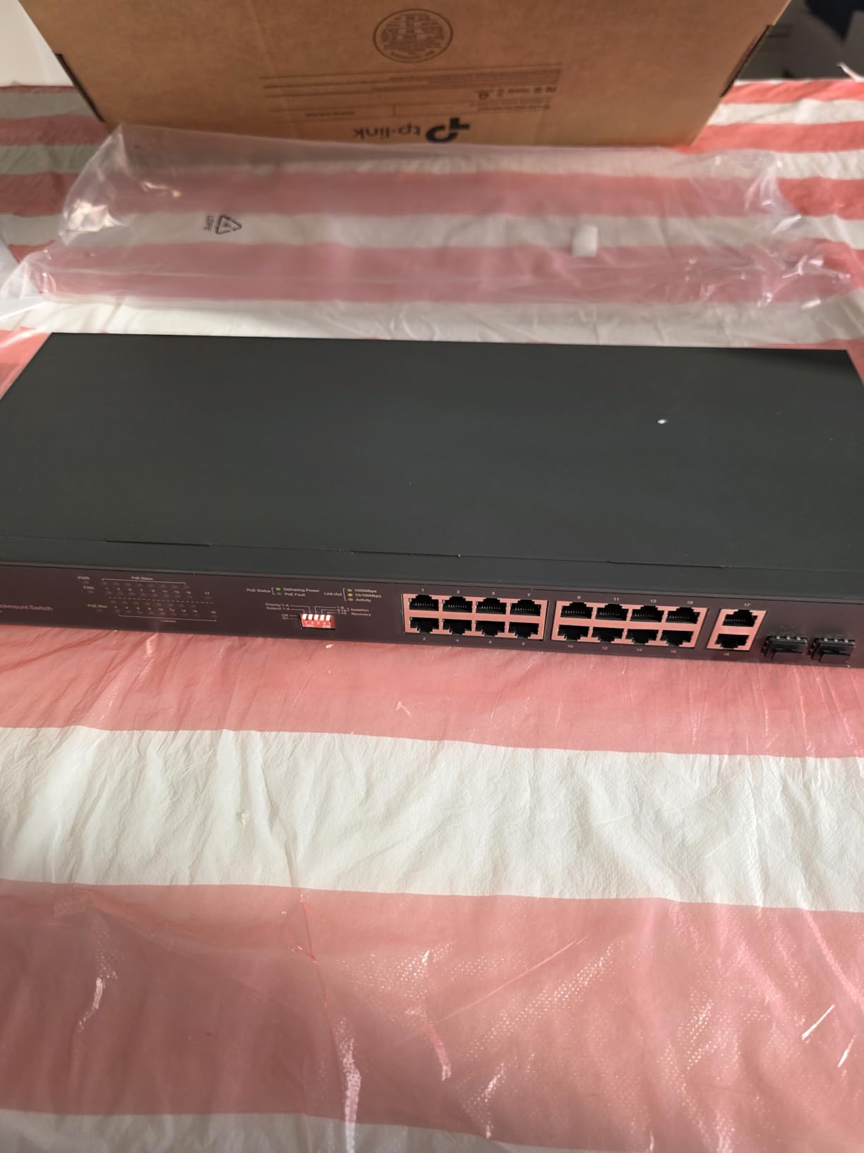 TP-Link TL-SG1218MP, 16 Port Gigabit PoE Switch | 16 PoE+ Ports 250W, w/ 2 Uplink Gigabit Ports + 2 Combo SFP Slots Plug & Play Sturdy Metal Rack-mountable customer photo 2