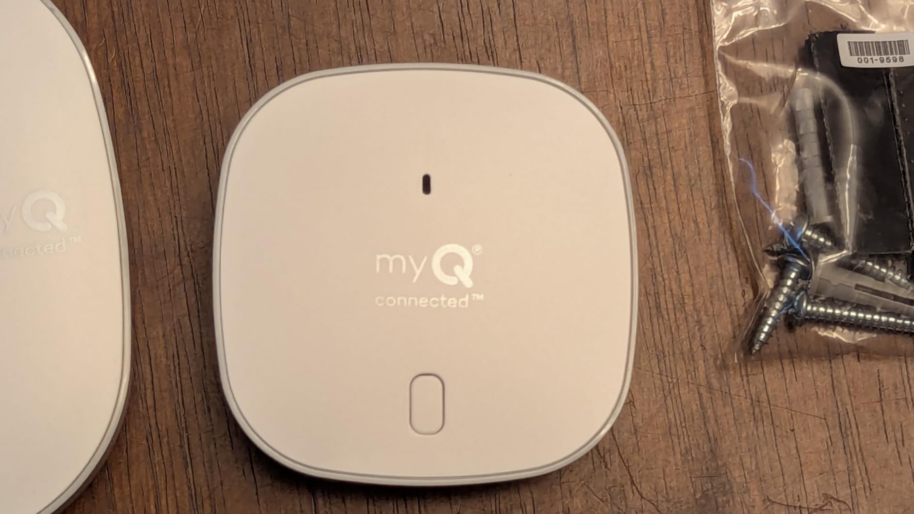 CHAMBERLAIN Smart Garage Control - Wireless Garage Hub and Sensor with Wifi & Bluetooth - Smartphone Controlled, myQ-G0401-ES, White customer photo 1
