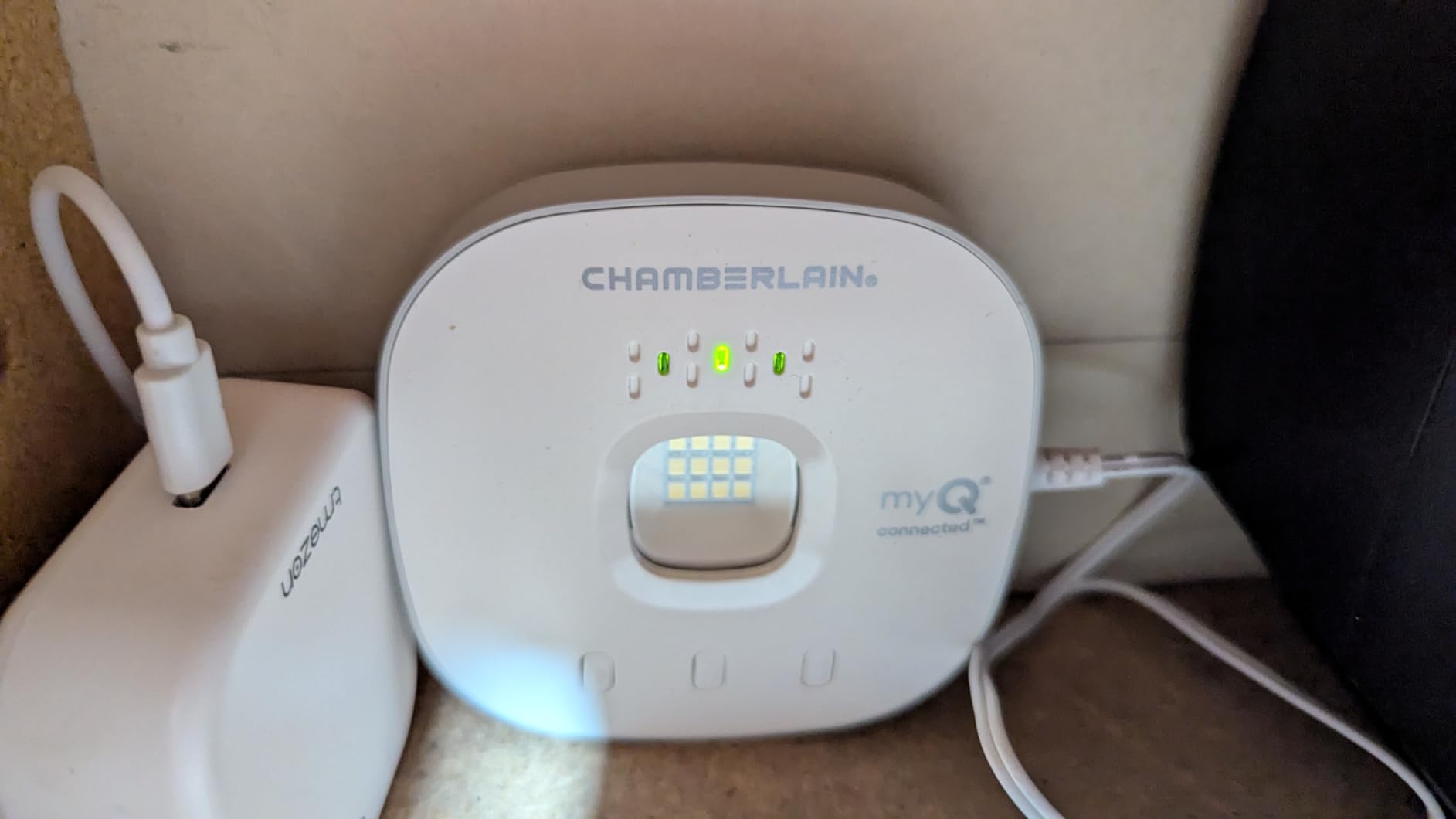 CHAMBERLAIN Smart Garage Control - Wireless Garage Hub and Sensor with Wifi & Bluetooth - Smartphone Controlled, myQ-G0401-ES, White customer photo 2