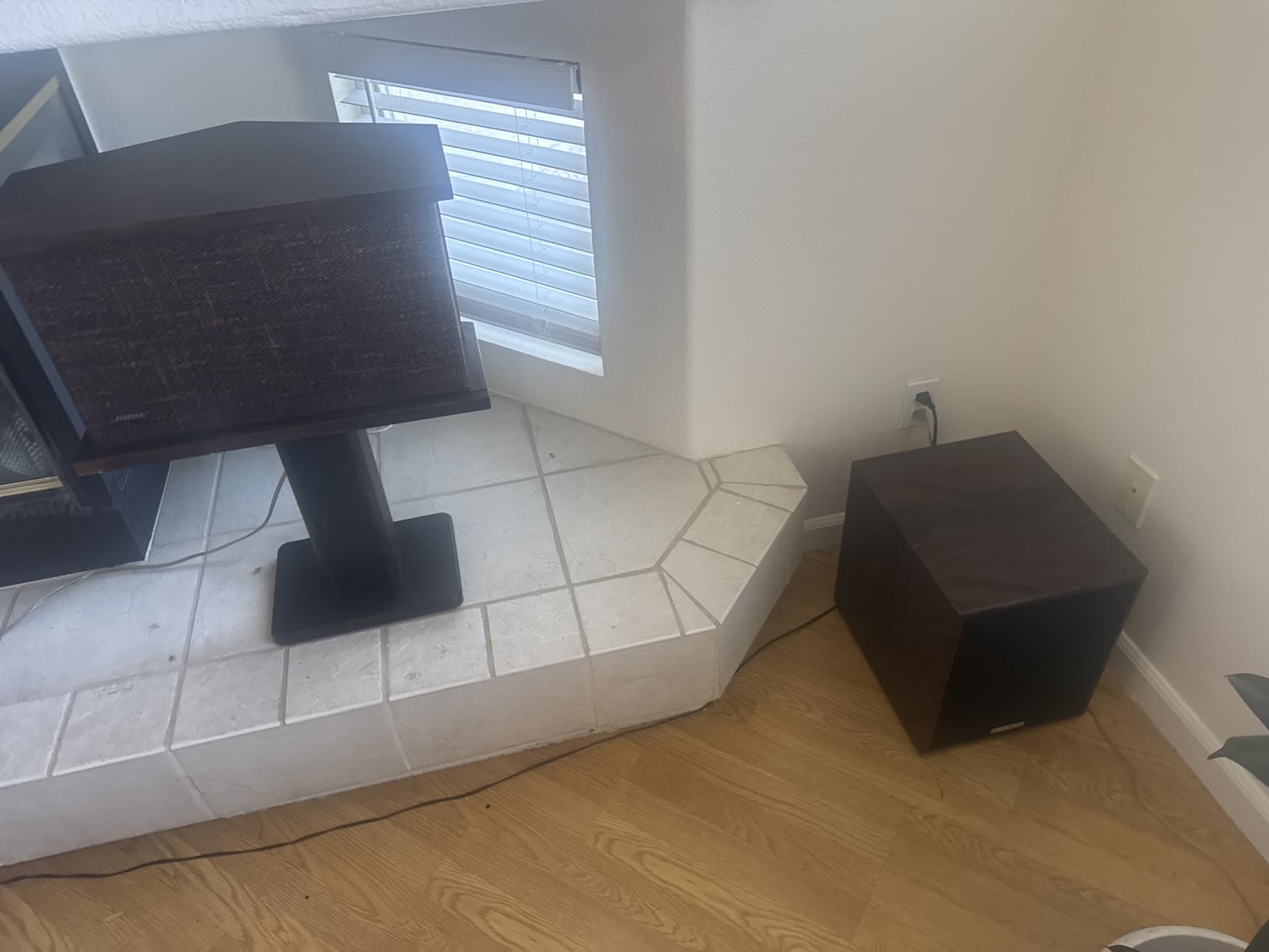 Rockville Rock Shaker 10 Black 600W Powered Subwoofer, Class-D Amp, Adjustable Crossover, MDF Enclosure, for Home Theater and Studio customer photo 1