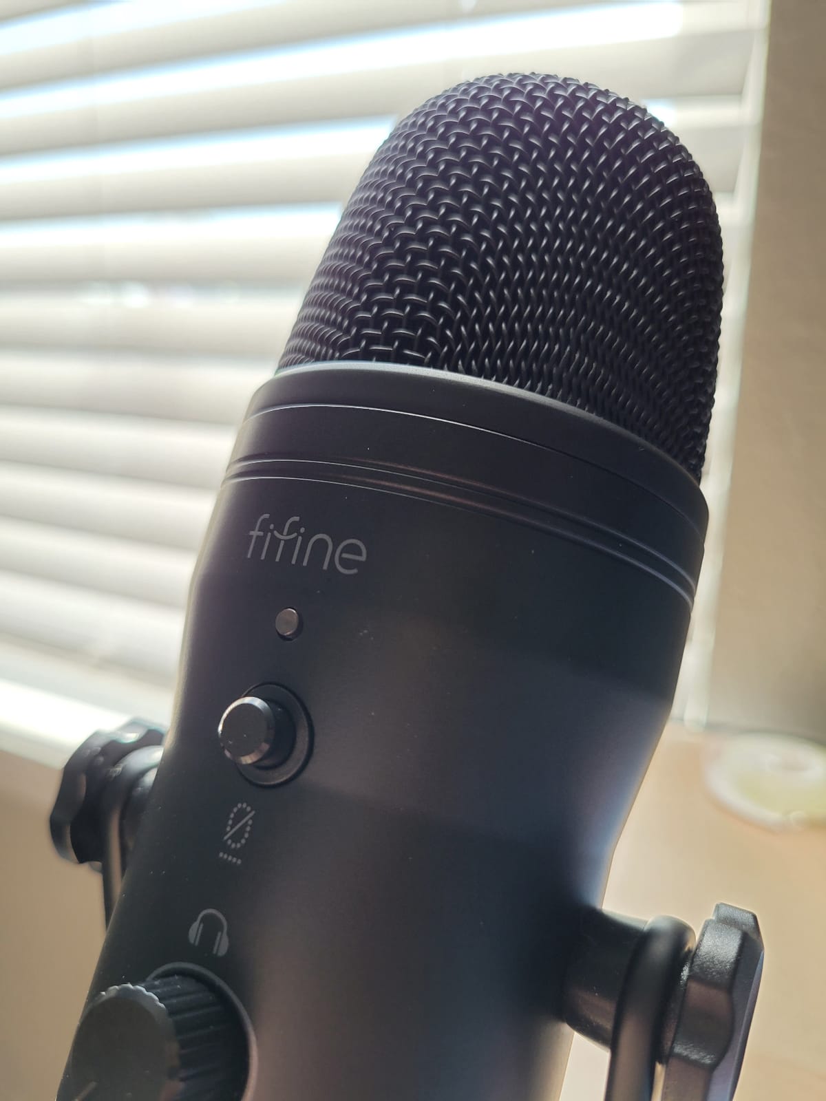 FIFINE K690 USB Studio Recording Microphone for ASMR Zoom-Meeting | Computer Podcast Microphone for PC, Mac, Mute Button, Monitor Headphone Jack, Four Pickup Patterns for Gaming, Vocals, Streaming customer photo 1