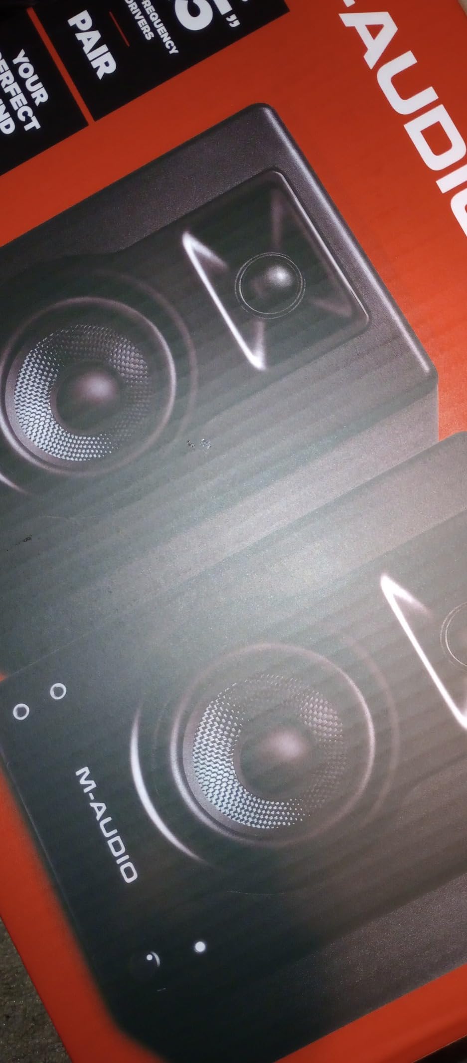 M-AUDIO BX3 3.5 inch Wired Studio Monitors Pair, Compact Wired Desktop Speakers for Recording, Mixing and Multimedia, Music Production Software Suite Included customer photo 2