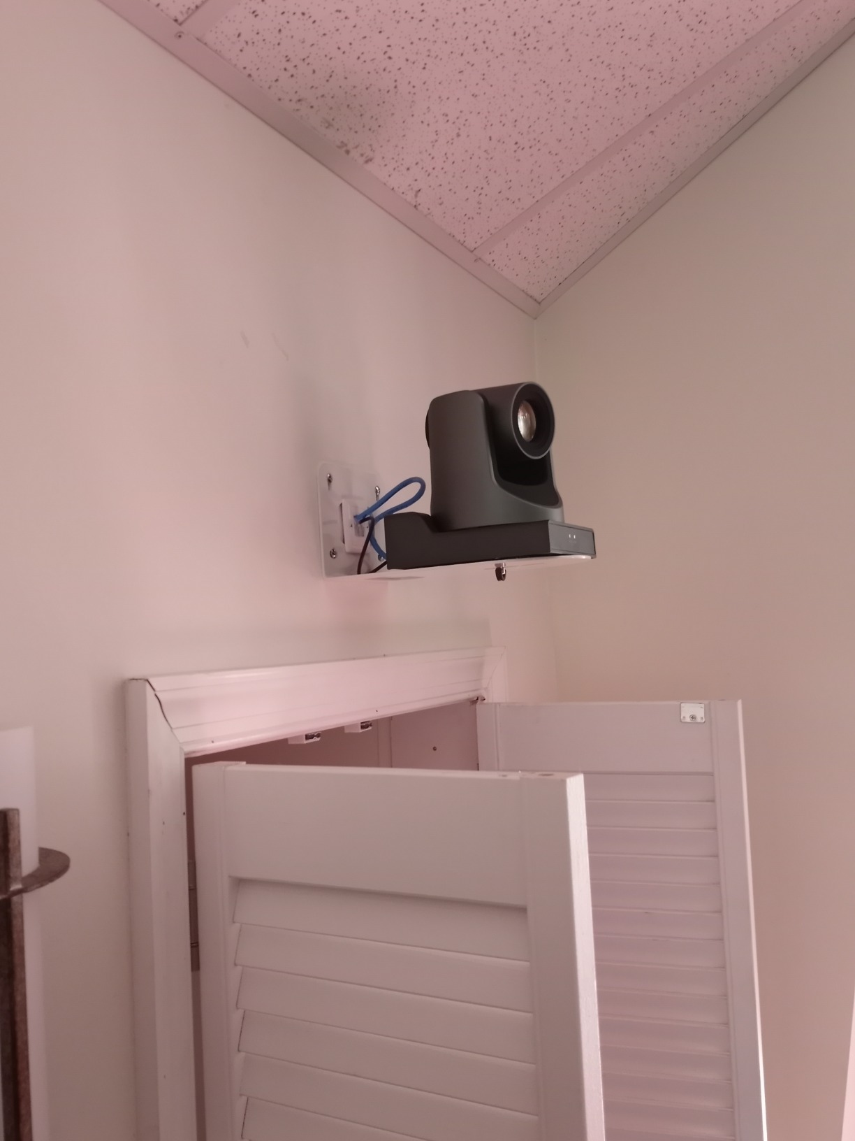 NDI PTZ Camera - 30X Auto Tracking Live Streaming Cam with SDI/HDMI/IP Outputs for Church Worship School Sport Hospital Wedding(NDI HX2 and NDI HX3) customer photo 1