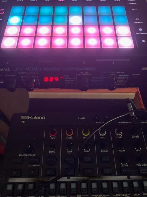 Novation Circuit Tracks Groovebox Sequencer and Synthesizer | USB, Standalone Groovebox, 2 Synth Tracks, 4 Drum Tracks, 2 MIDI Tracks, 32-Step Sequencer, Digital FX, 4hr Battery customer photo 1