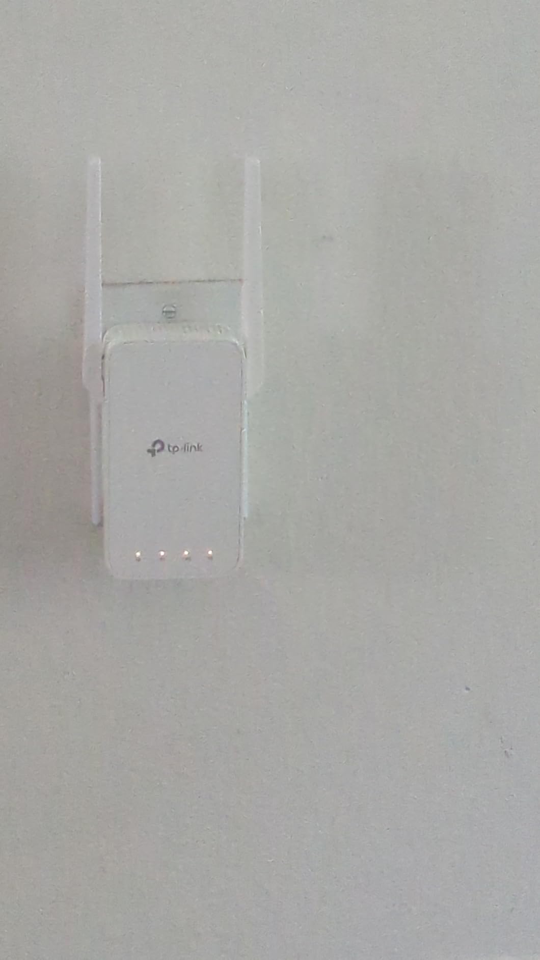 TP-Link AC1200 WiFi Extender - 1.2Gbps Home Signal Booster, Dual Band 5GHz/2.4GHz, Up to 1600 Sq.ft and 32 Devices, EasyMesh Compatible, One Ethernet Port (RE315) customer photo 2