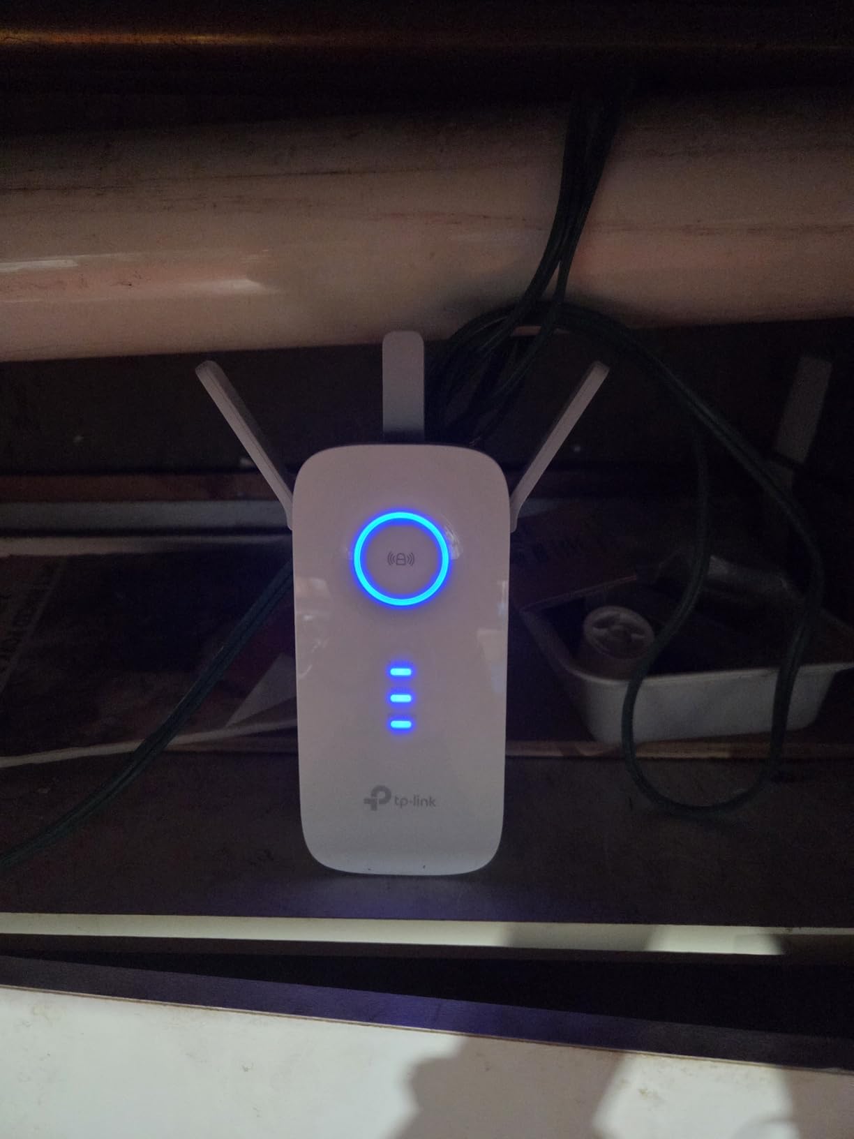 TP-Link AC1900 WiFi Range Extender RE550 | Dual-Band Wireless Repeater Amplifier w/Gigabit Ethernet Port | Up to 2200 Sq. Ft., 32 Devices | Internet Signal Booster | APP Setup | EasyMesh Compatible customer photo 1