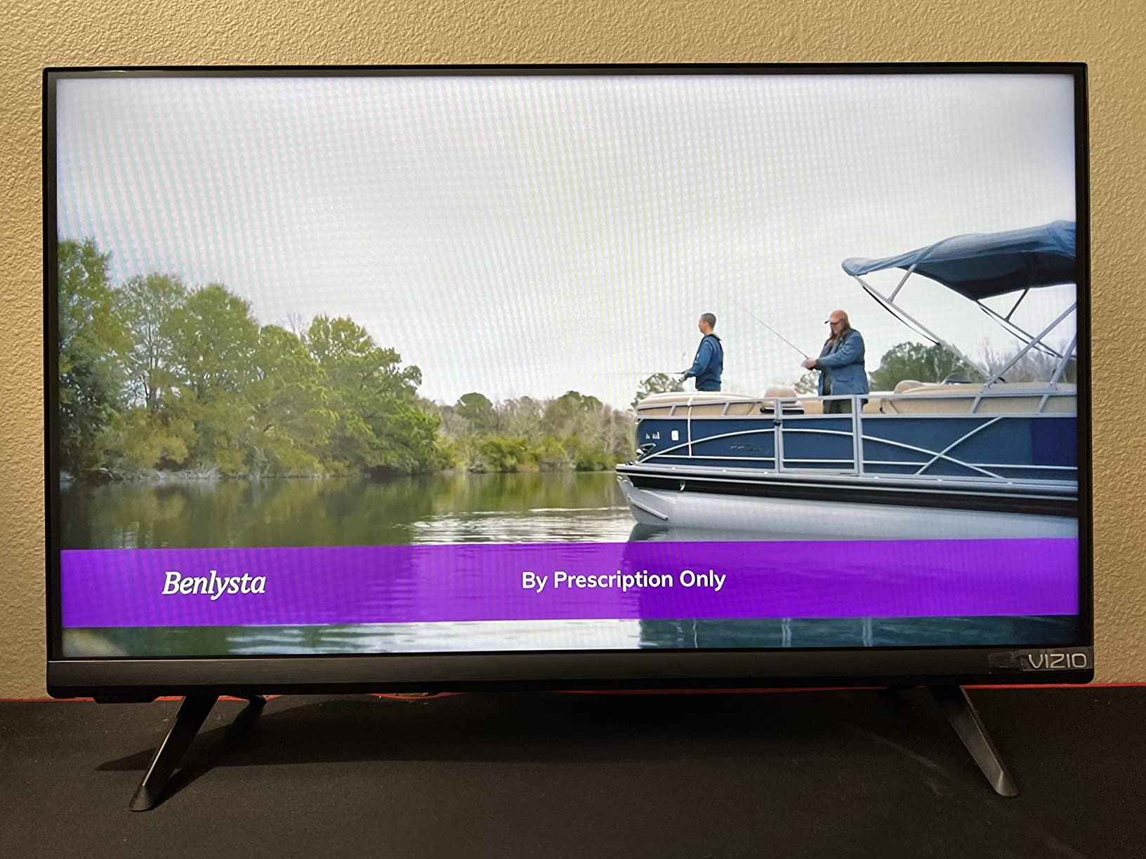 VIZIO 24-inch D-Series Full HD 1080p Smart TV with Apple AirPlay and Chromecast Built-in, Alexa Compatibility, D24f4-J01, 2021 Model customer photo 1