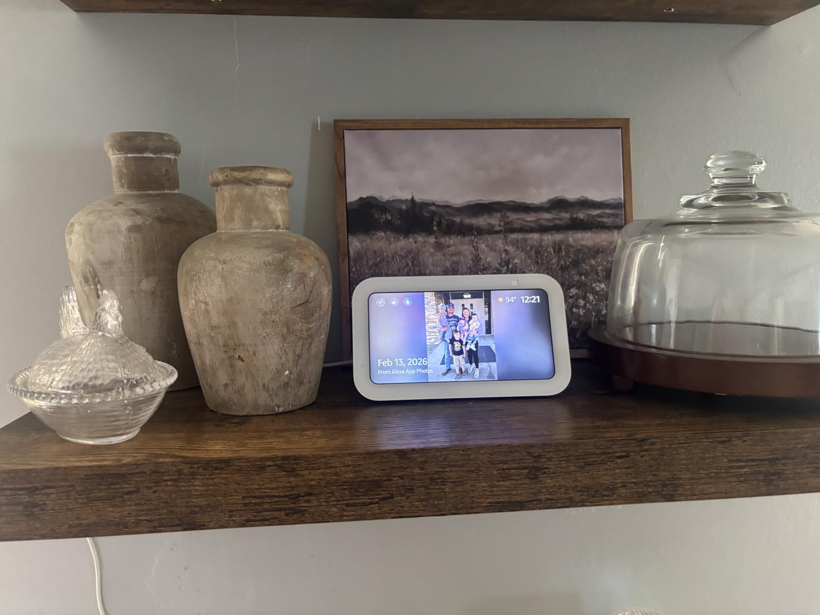 Amazon Echo Show 5 (newest model), Smart display, Designed for Alexa+, 2x the bass and clearer sound, Charcoal customer photo 1