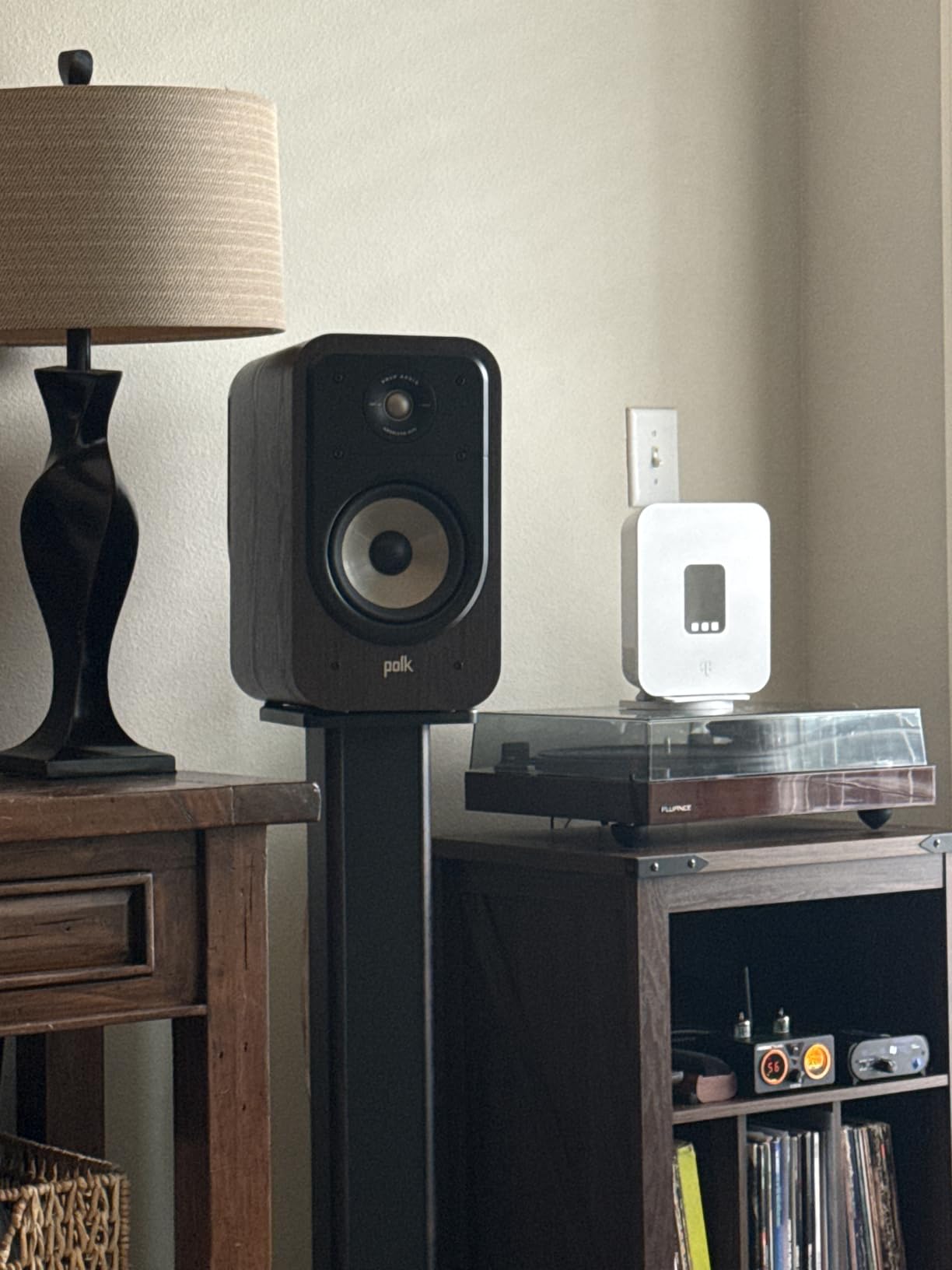 Polk Audio Signature Elite ES20 Bookshelf Speaker Pair, Contemporary Walnut customer photo 2