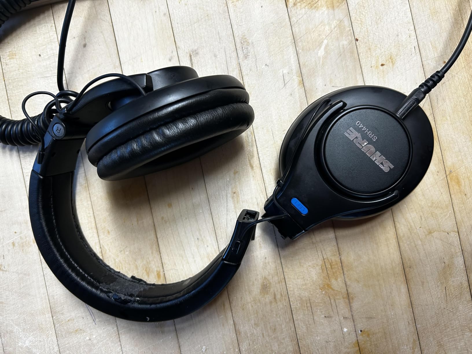 Shure SRH440A Over-Ear Wired Studio Headphones for Recording | Studio-grade closed-back headphones with enhanced frequency response for monitoring customer photo 1