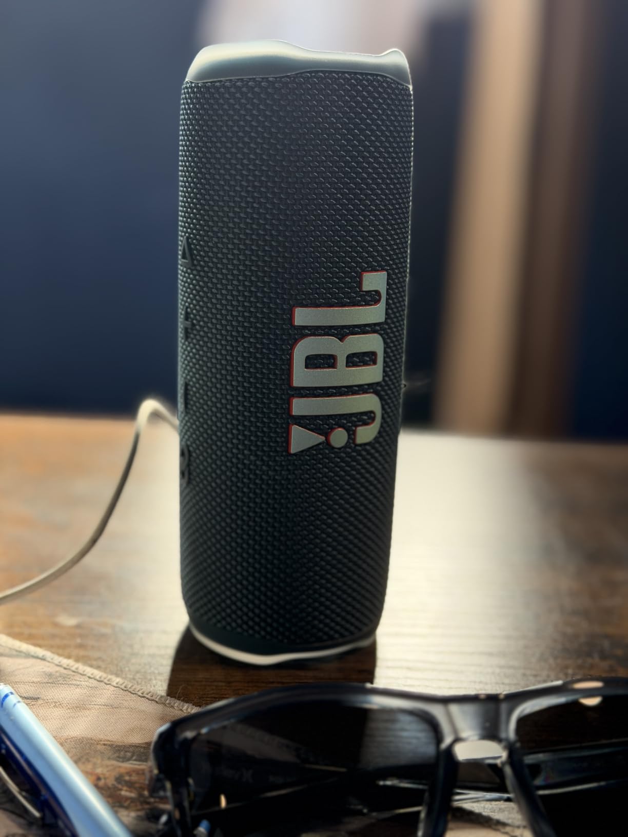 JBL Flip 6 - Portable Waterproof Speaker - Blue | Louder, more powerful sound, IP67 waterproof and dustproof, 12 Hours of Playtime, Bold design customer photo 1