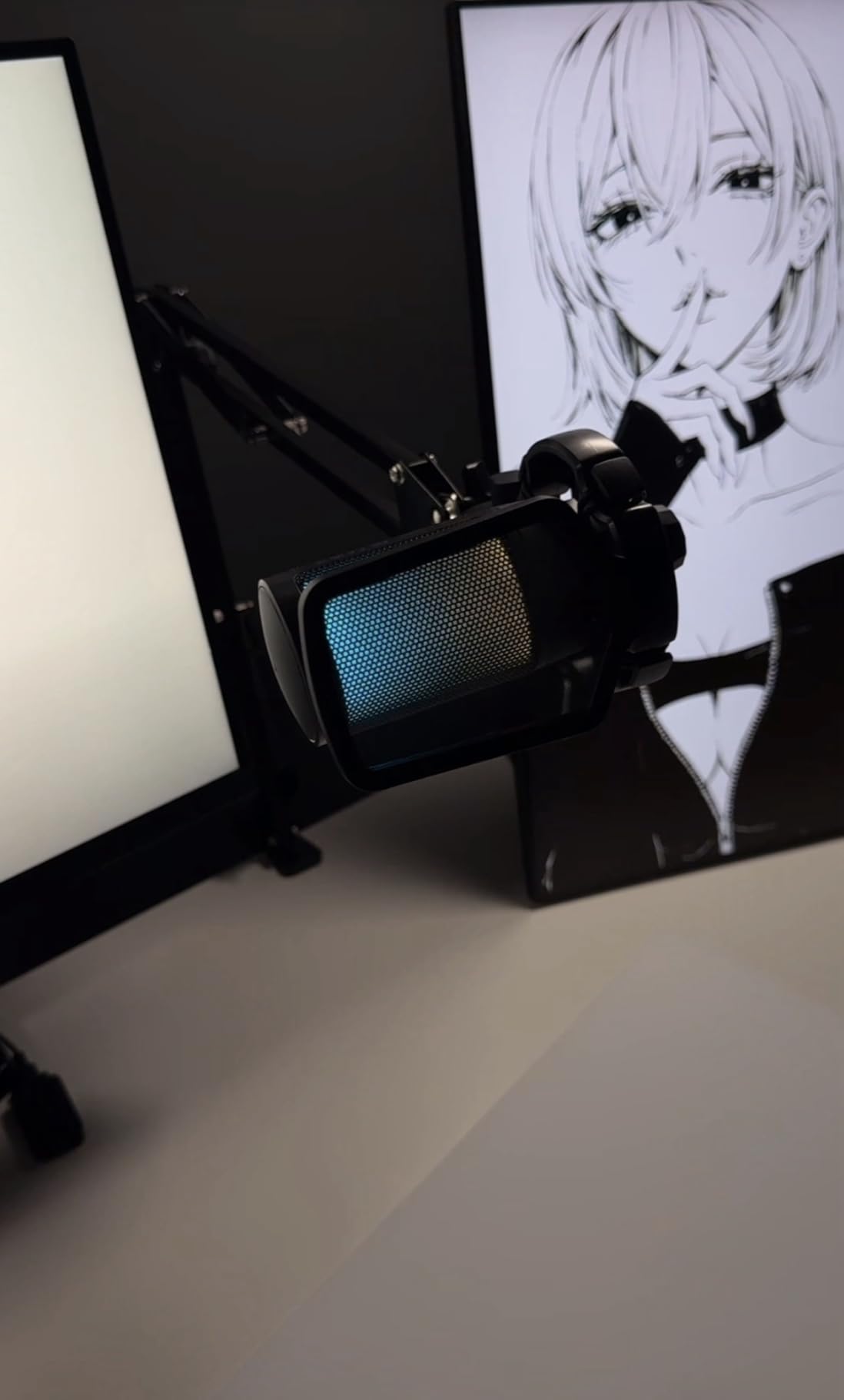 FIFINE AmpliGame A6V USB Gaming Microphone, Condenser RGB Mic for Streaming | Quick Mute, RGB, Gain Control, Tripod Stand, Pop Filter, Shock Mount, for PC/PS5 Discord Twitch Podcasts Videos- AmpliGame customer photo 1