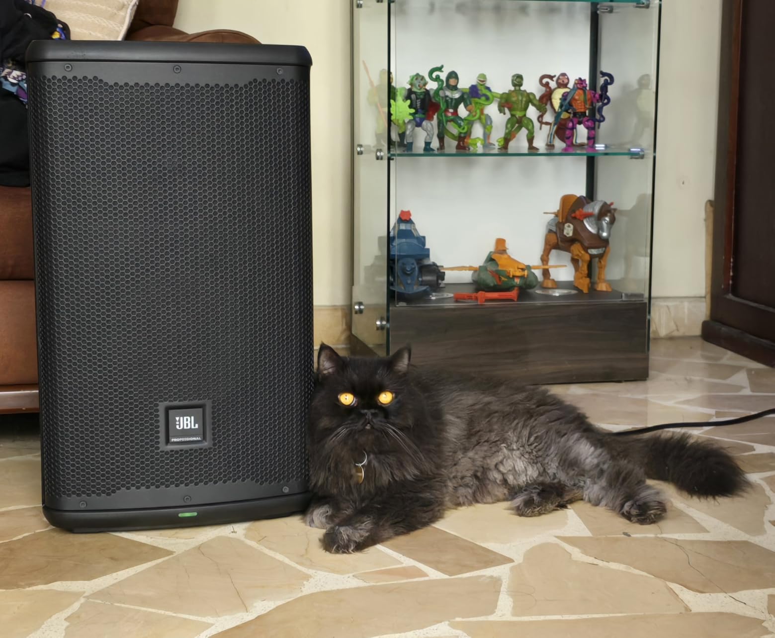 JBL Professional EON712 Powered PA Speaker, Loudspeaker with Bluetooth, 12 inch, 1300 Watt, Corded Electric, Black customer photo 1