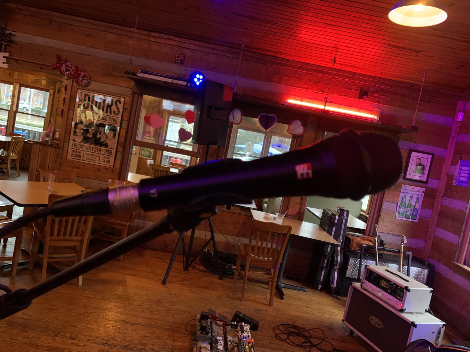 SE ELECTRONICS V7 Dynamic Microphone for Singing, Speech & Studio Recording - XLR Handheld Professional Microphone with Supercardioid Aluminum Voice Coil for Huge Gain Before Feedback customer photo 2