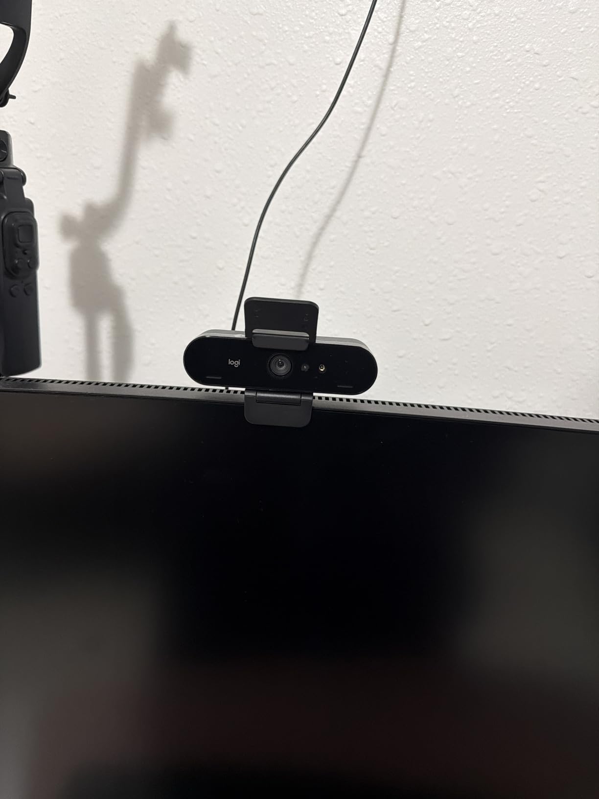 Logitech Brio Ultra 4K HD Webcam for Streaming and Meetings - Black | Ultra HD with glass lens, auto light correction, wide view, works with Windows Hello, certified for Teams, Zoom, Google Meet customer photo 1