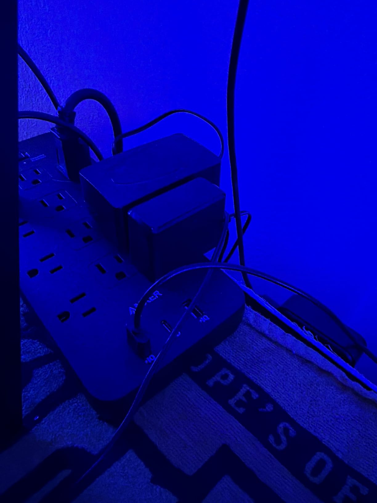 Anker Power Strip with 2100J Surge Protector, Outlet Extender, 20W, 12 AC | 5ft Extension Cord with Multiple Outlets, 1 USB C, 2 USB A, Home Office, Dorm Room Essentials, TUV Listed customer photo 2