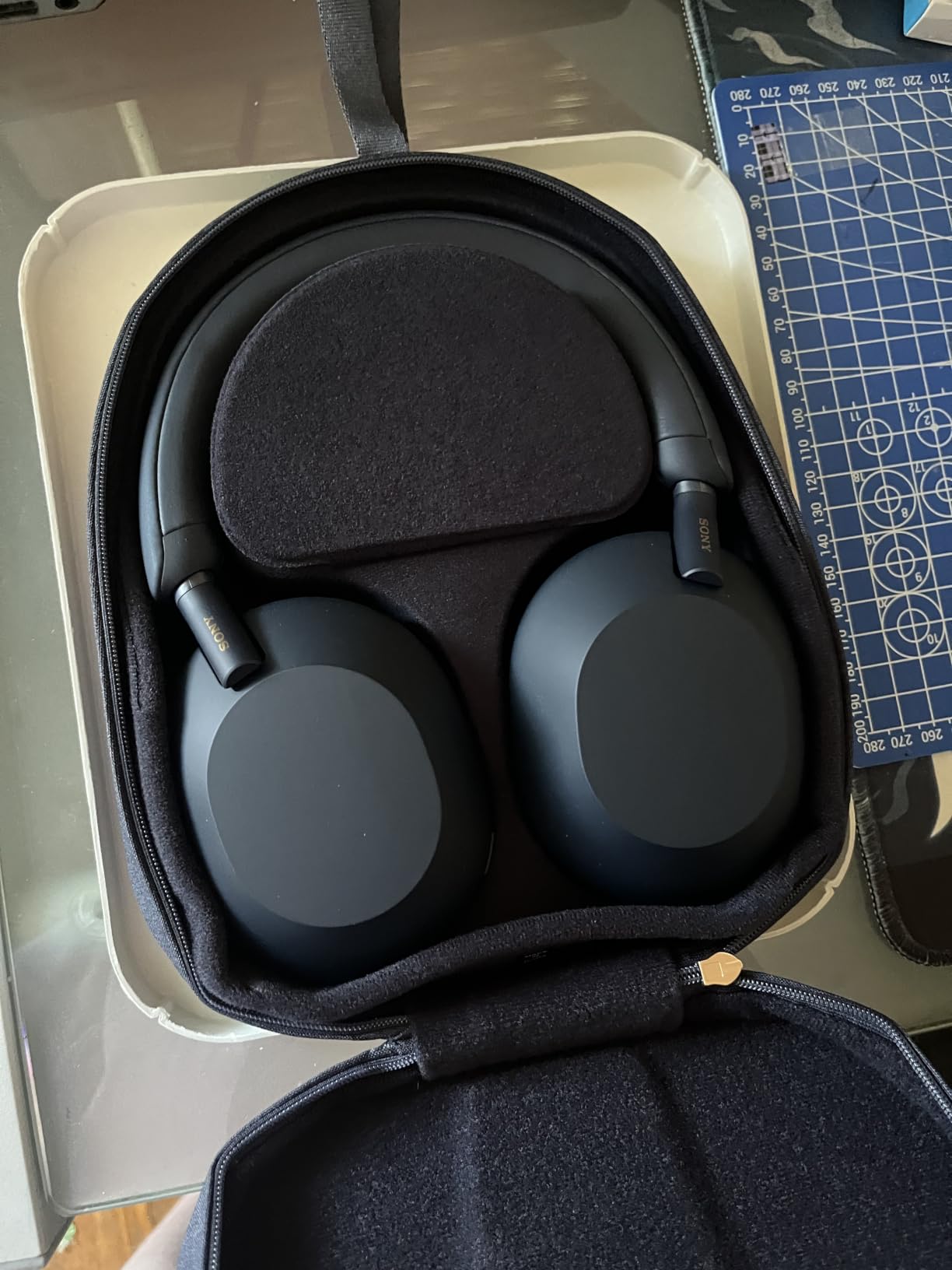 Sony WH-1000XM5 Premium Noise Cancelling Wireless Headphones, Silver | Auto NC Optimizer, Up to 30 Hrs of Battery, Carrying Case, Crystal Clear Calls, Touch Control, Multipoint Connection customer photo 1