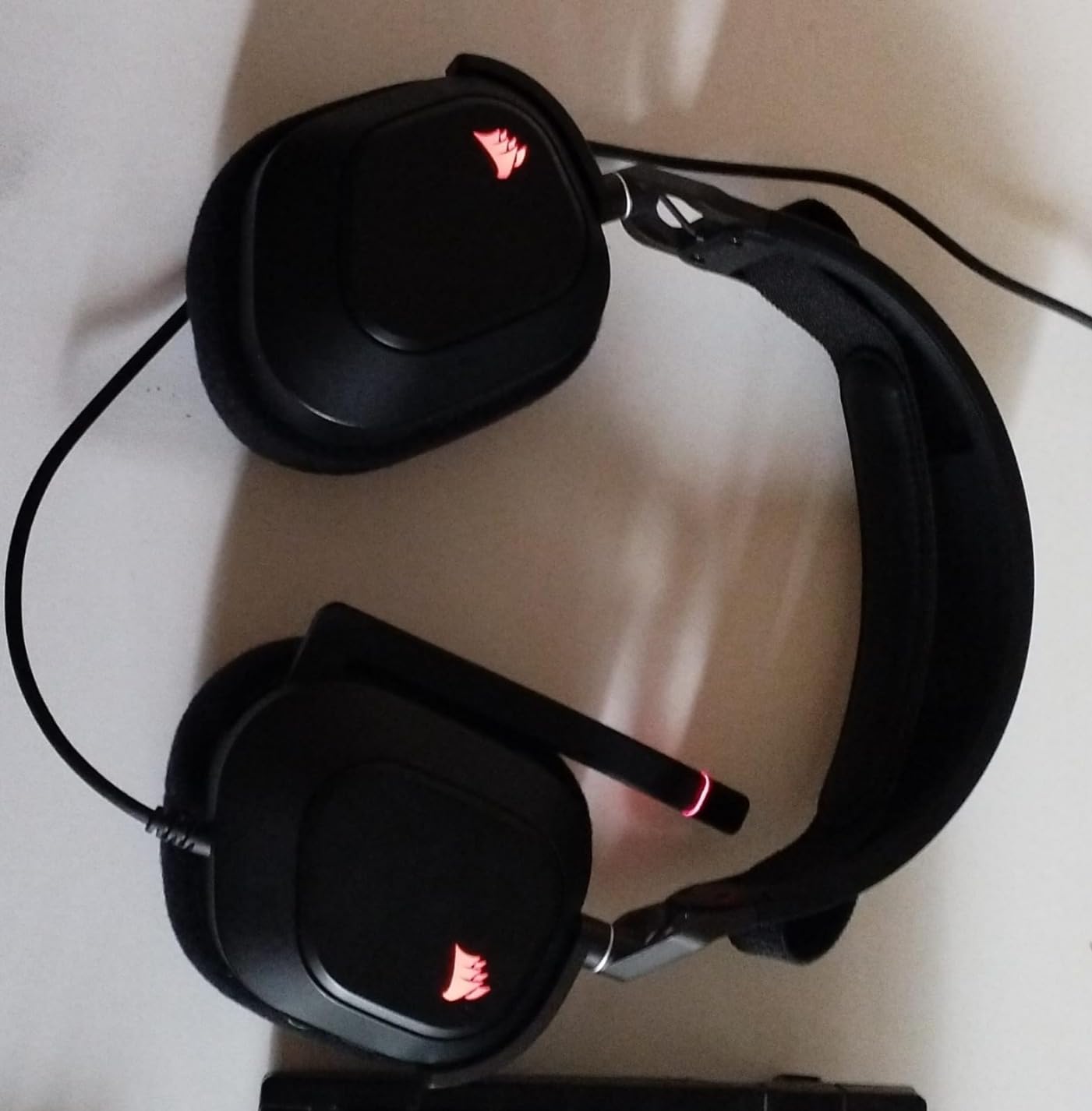 Corsair HS80 RGB USB Premium Gaming Headset with Dolby Audio 7.1 Surround Sound (Broadcast-Grade Omni-Directional Microphone, Memory Foam Earpads, High-Fidelity Sound, Durable Construction) Carbon customer photo 1
