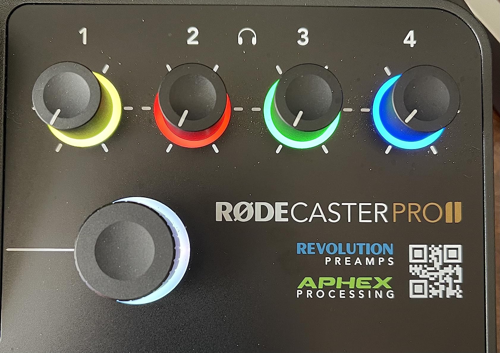 RØDE RØDECaster Pro II All-in-One Production Solution for Podcasting, Streaming, Music Production and Content Creation, Black customer photo 1