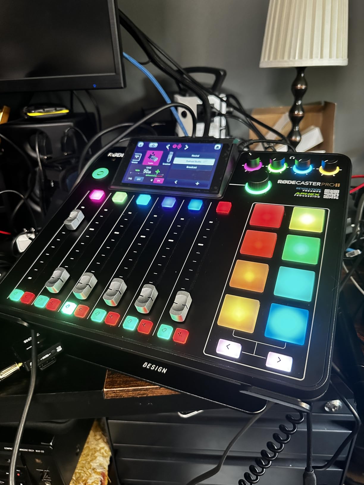 RØDE RØDECaster Pro II All-in-One Production Solution for Podcasting, Streaming, Music Production and Content Creation, Black customer photo 2