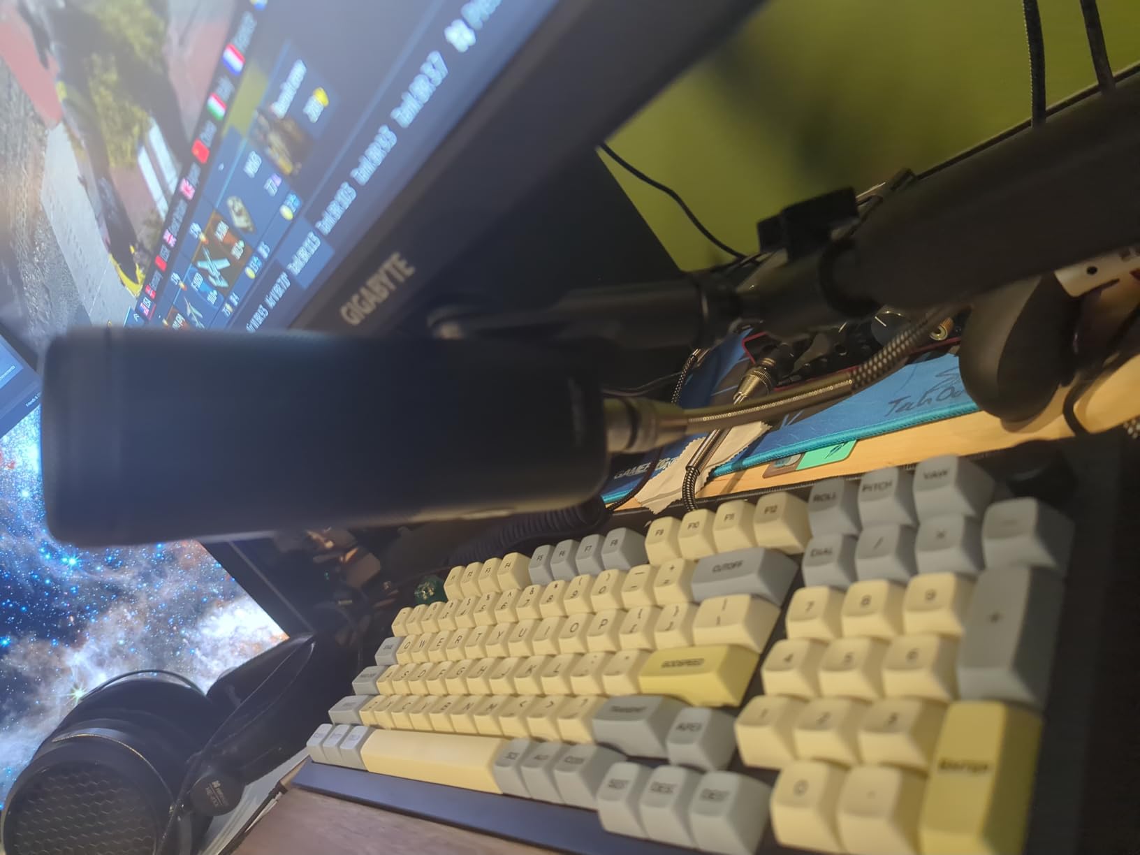 Elgato Wave DX Dynamic XLR Microphone, Cardioid Pattern customer photo 2