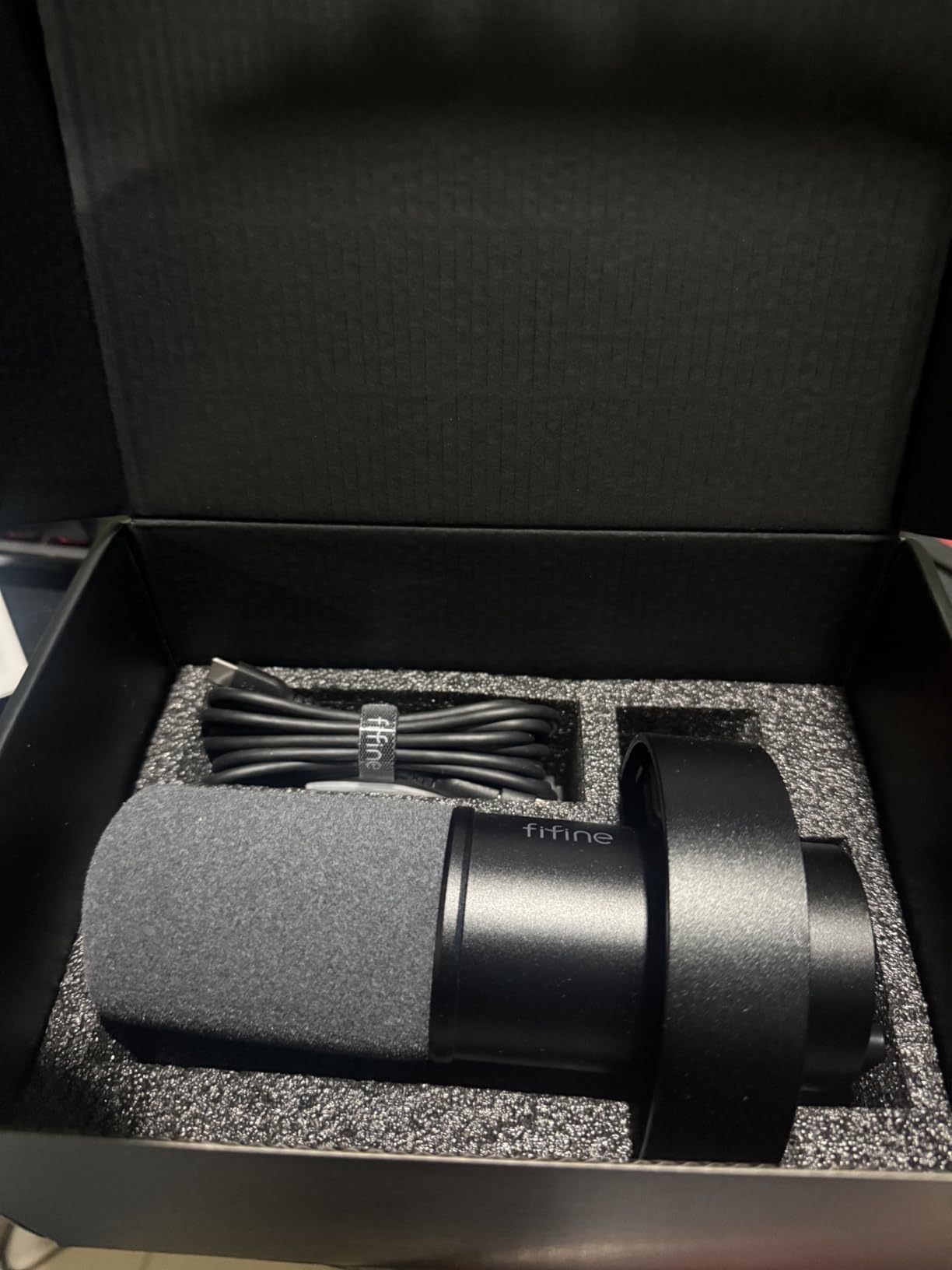 FIFINE AmpliTank K688 Dynamic Microphone, XLR/USB Podcast Recording PC Mic | Streaming Studio Metal Mic with Mute, Headphone Jack, Monitoring Volume Control, Windscreen, for Vocal Voice-Over Gaming customer photo 2