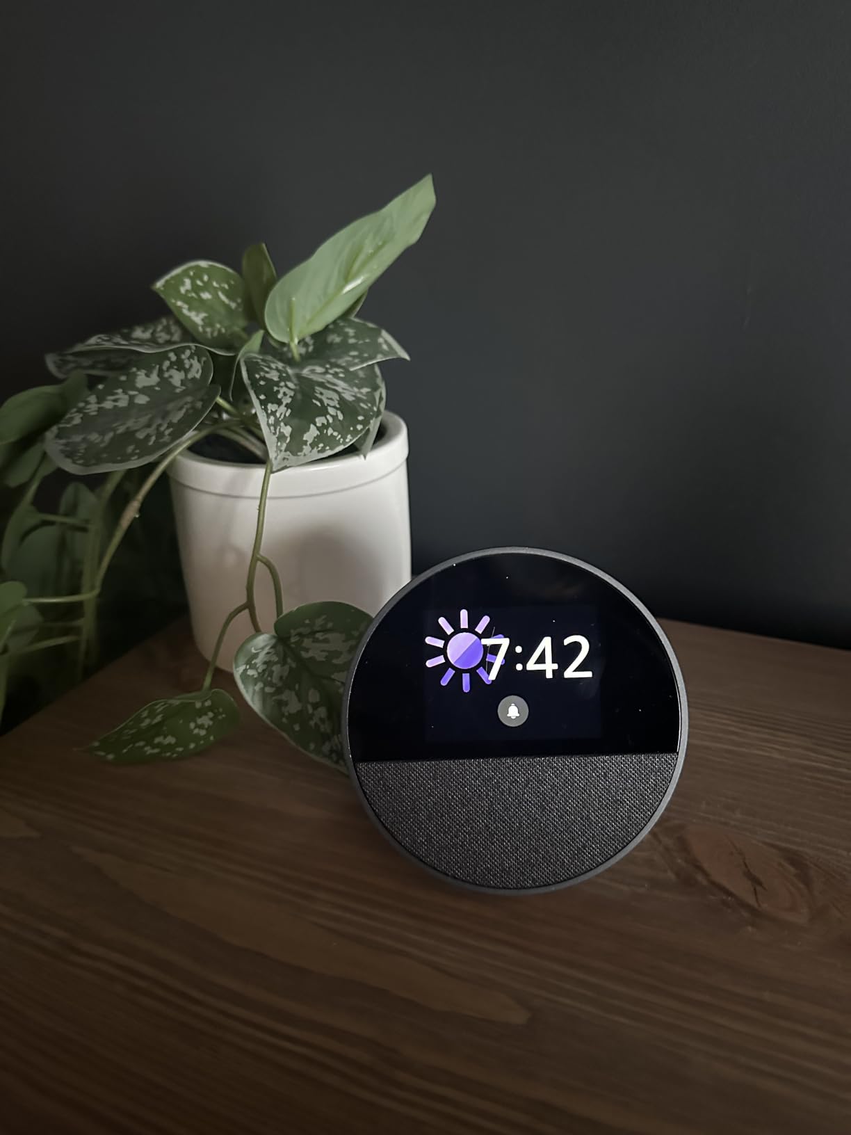 Amazon Echo Spot (newest model), Great for nightstands, offices and kitchens, Smart alarm clock, Designed for Alexa+, Black customer photo 2