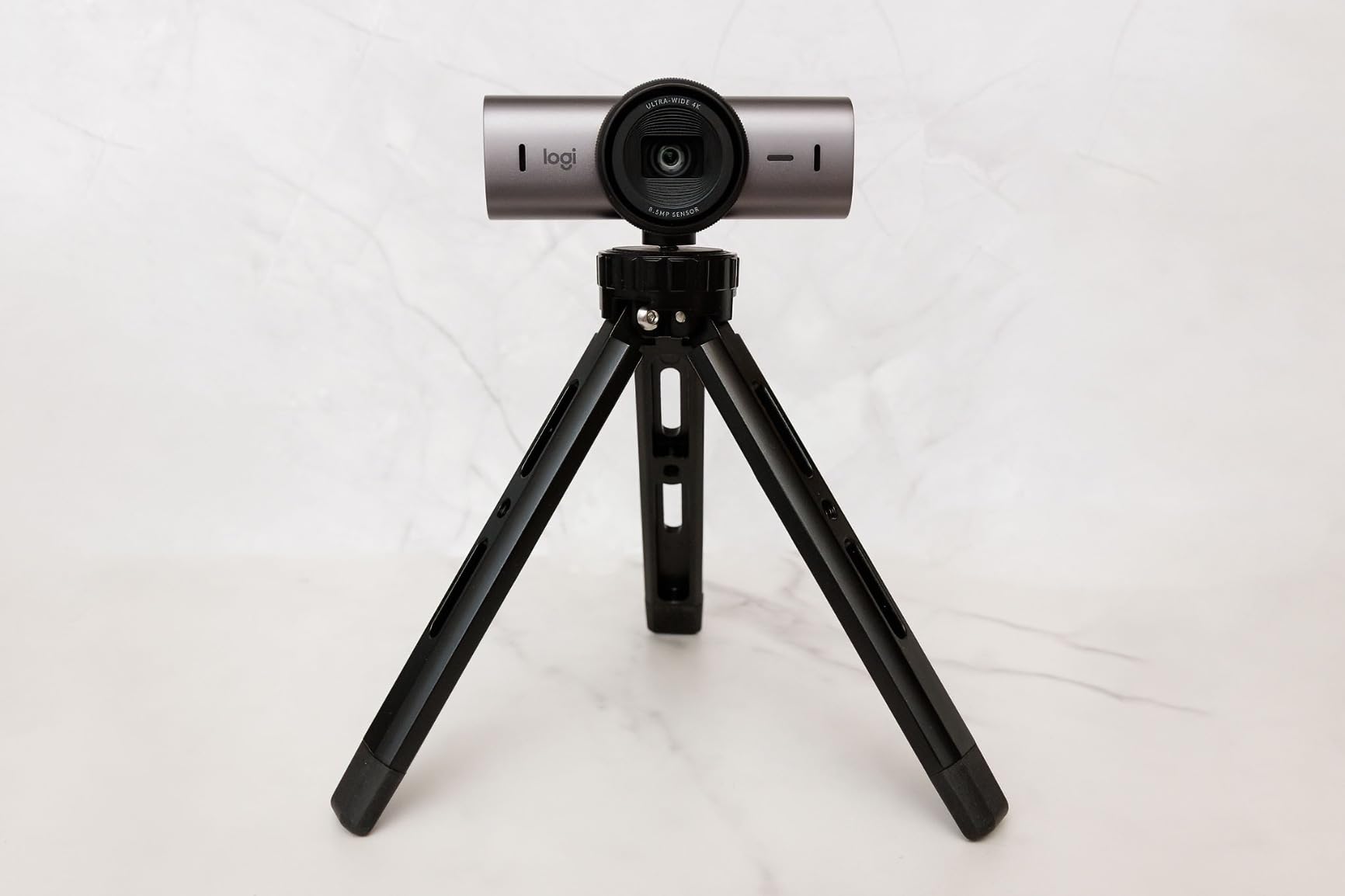 Logitech MX Brio Ultra HD 4K Webcam Collaboration and Streaming - Graphite customer photo 1