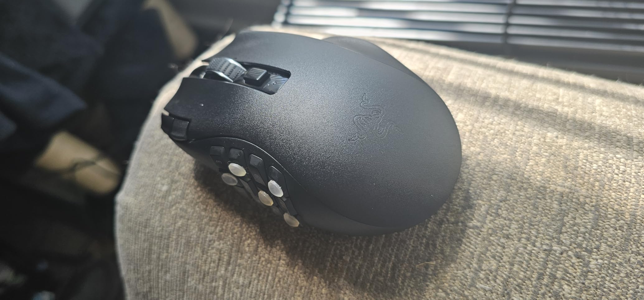 Razer Naga V2 HyperSpeed Wireless MMO Gaming Mouse, 400 Hr Battery, Black | 19 Programmable Buttons, HyperScroll Technology, Focus Pro 30K Optical Sensor, Mechanical Mouse Switches Gen-2 customer photo 2
