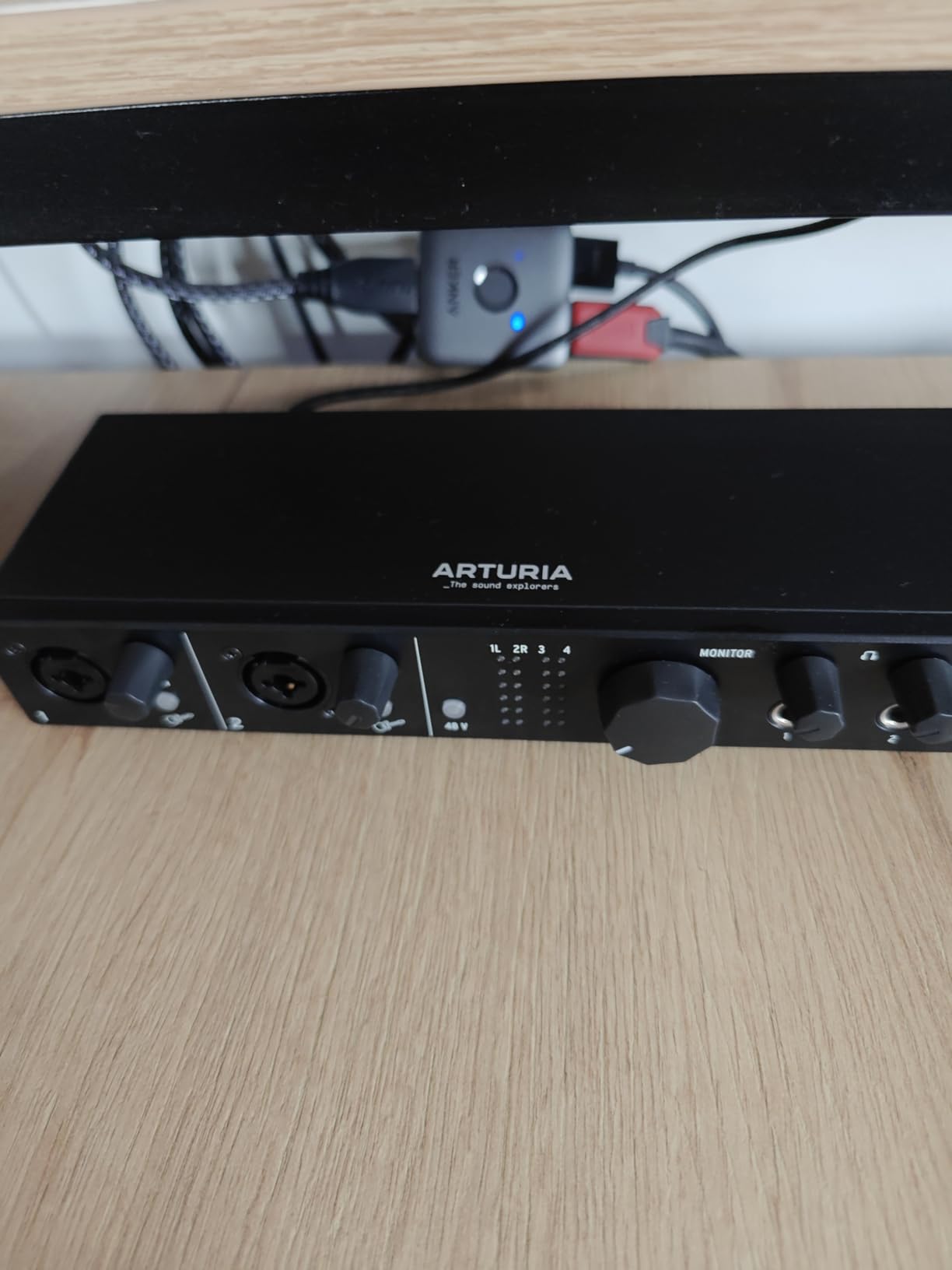 Arturia MiniFuse USB Audio & MIDI Interface, MiniFuse 4 | Record voice guitar and synths, best-in-class sound specs, pair with any microphone, Ableton Live Lite, 5-year warranty customer photo 2