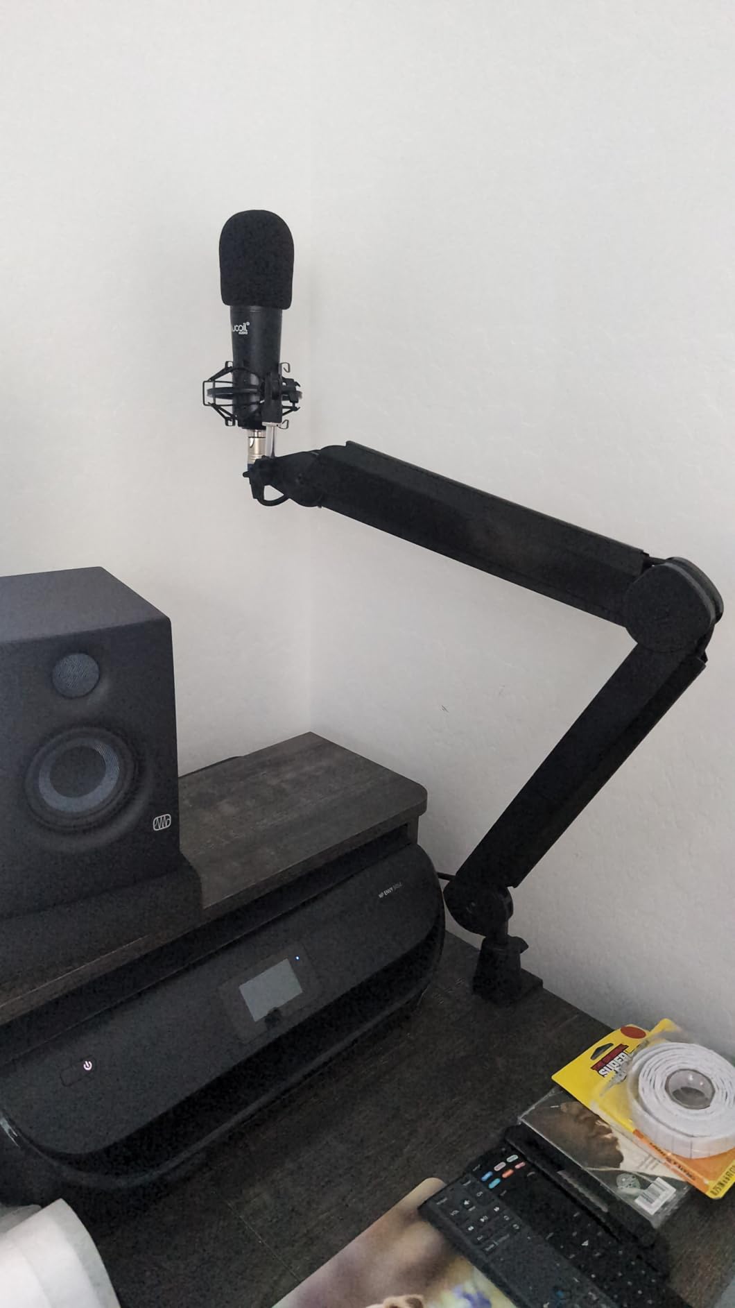 InnoGear Mic Arm Microphone Boom Arm Cable Management for Blue Yeti, Black | Desk Mount, for Shure Fifine, Professional Appearance, Extendable, Horizontal Reach 32.3