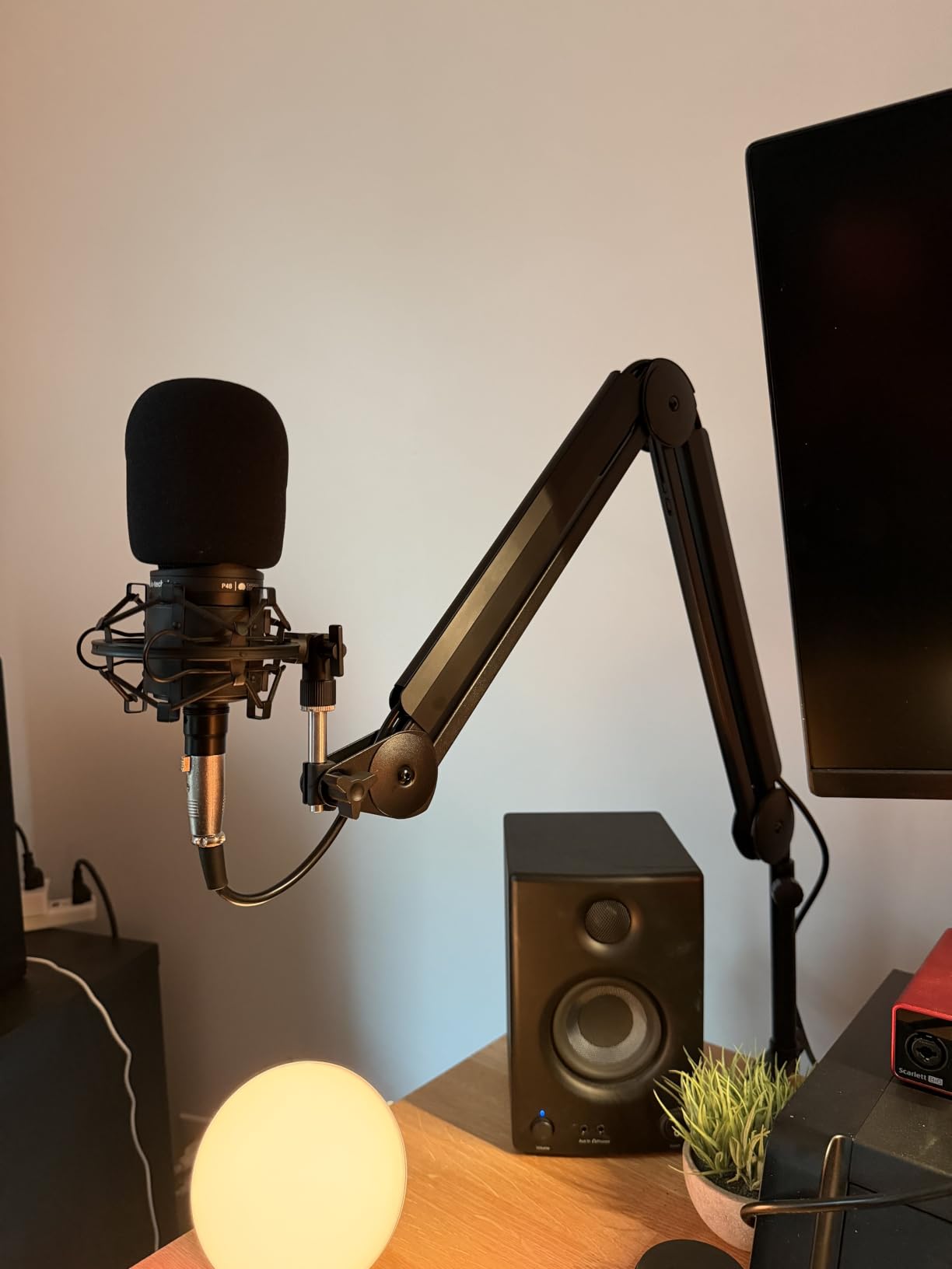 InnoGear Mic Arm Microphone Boom Arm Cable Management for Blue Yeti, Black | Desk Mount, for Shure Fifine, Professional Appearance, Extendable, Horizontal Reach 32.3
