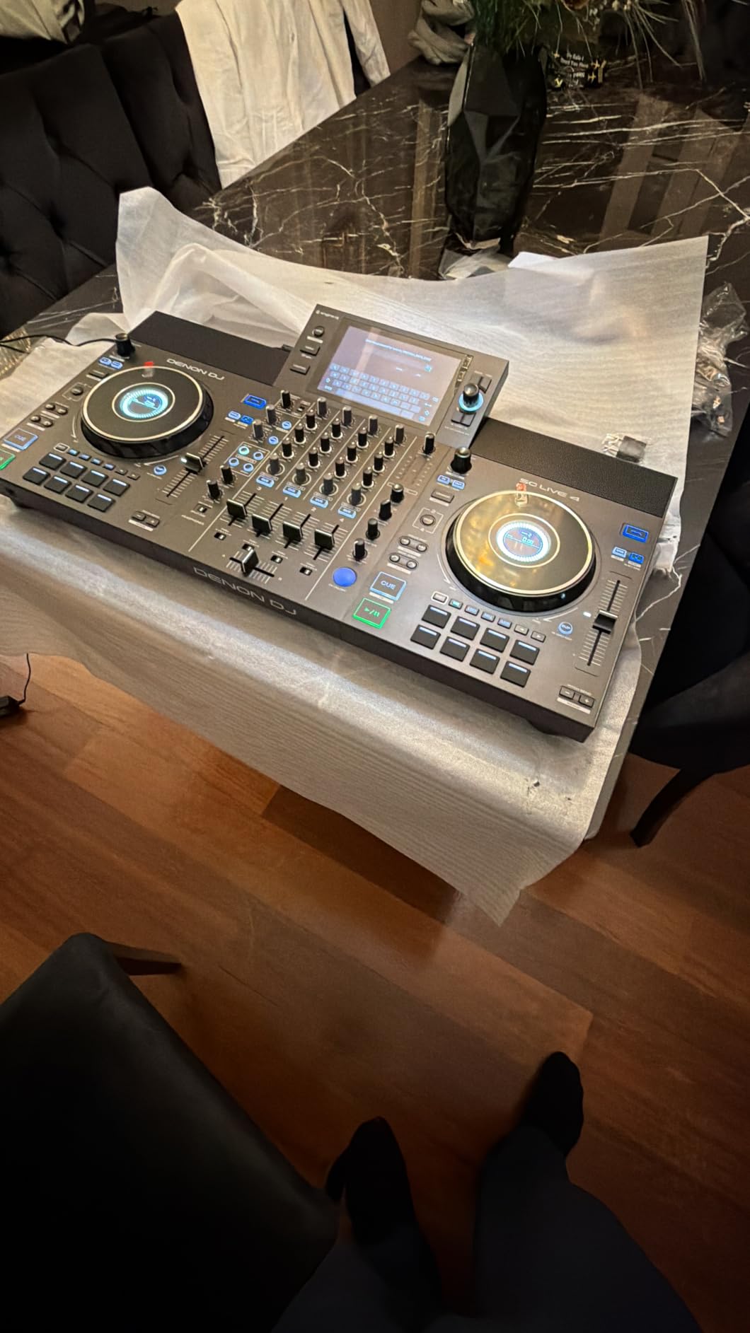 Denon DJ SC LIVE 4 Standalone DJ Controller Black | 4-Deck Controller with Stem Separation, Wi-Fi Streaming, Bluetooth, Built-In Speakers customer photo 1