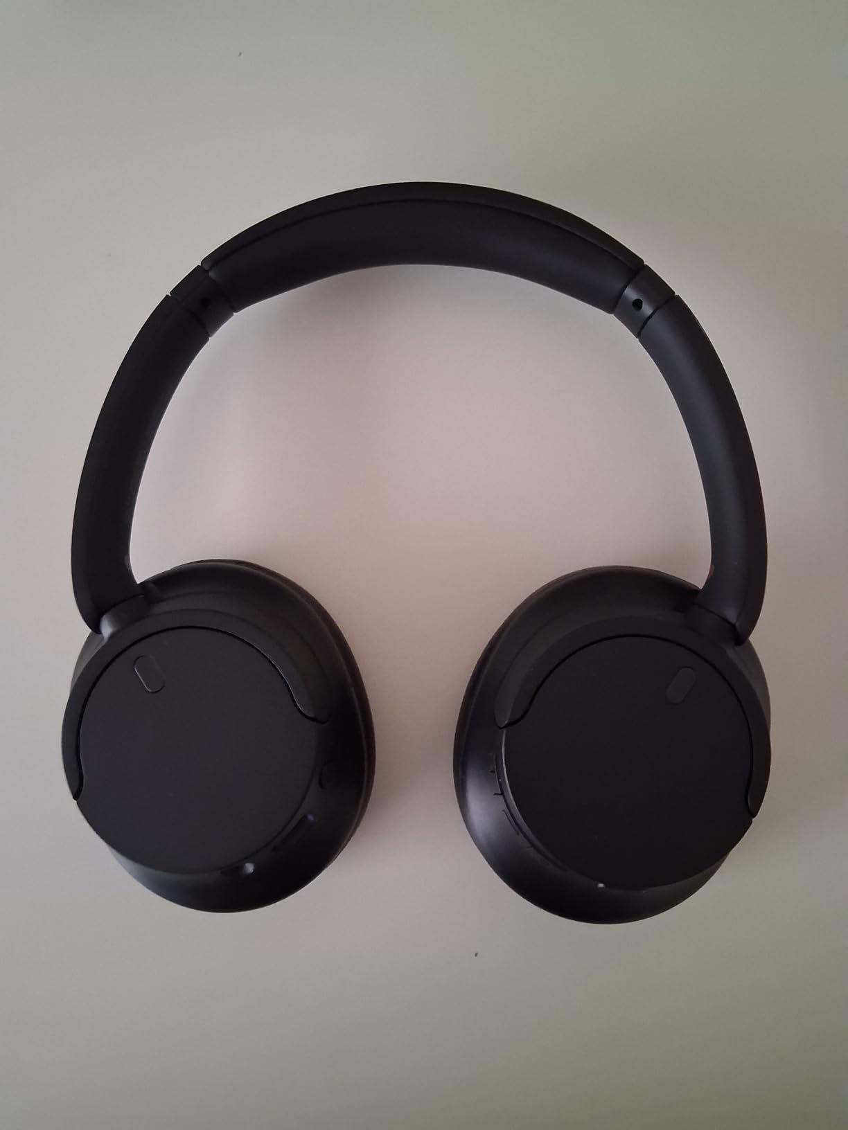 Sony WH-CH720N Wireless Noise Cancelling Over-Ear Headphones, White | Comfortable Lightweight Design, Dual Noise Sensor technology, Up to 35 Hrs Battery with Quick Charging, Multipoint Connection customer photo 2