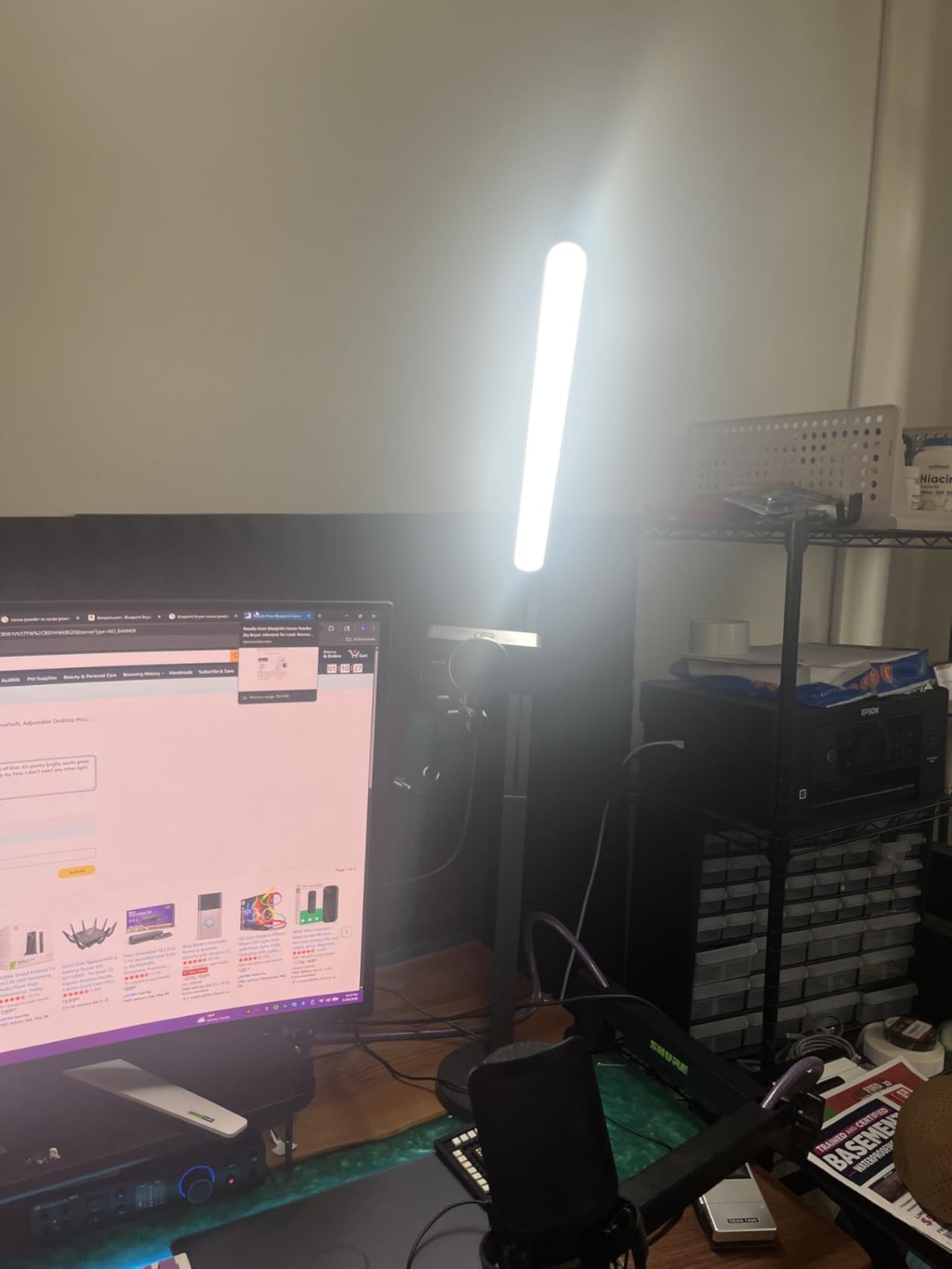 Logitech G Litra Beam Premium LED Gaming Light with TrueSoft - Graphite | Premium gaming, adjustable desktop mount, brightness and color temp settings, desktop app control for PC and Mac customer photo 1
