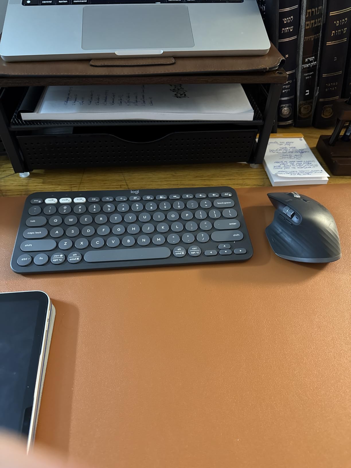 Logitech Pebble Keys 2 K380s Wireless Bluetooth Keyboard - Graphite customer photo 1
