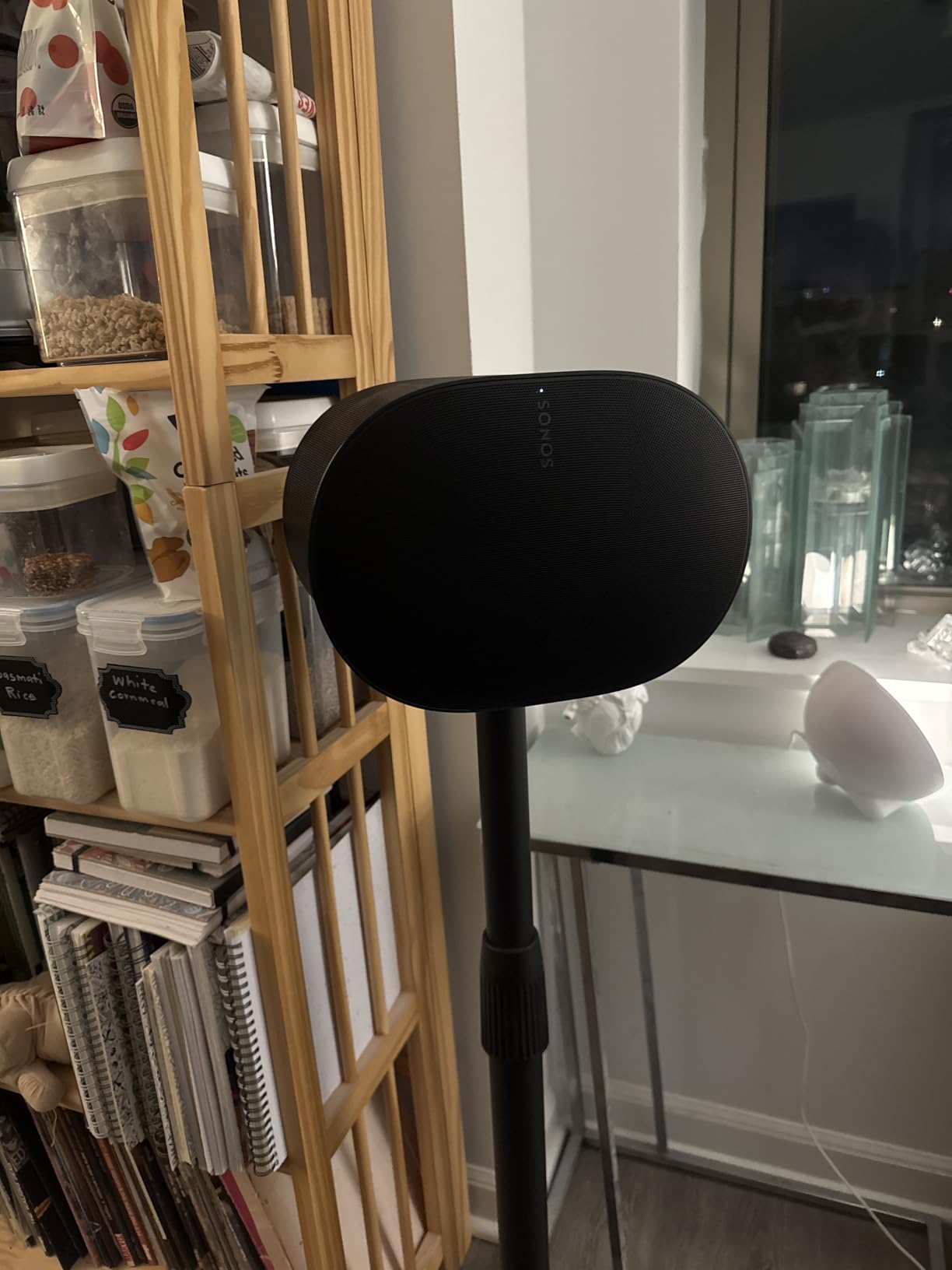 Sonos Era 300 Wireless Smart Speaker with Dolby Atmos - White | 6-Driver Design | Bluetooth | WiFi | Trueplay Tuning | Stereo Pairing | Alexa | Works as Surround with Sonos Soundbars customer photo 2
