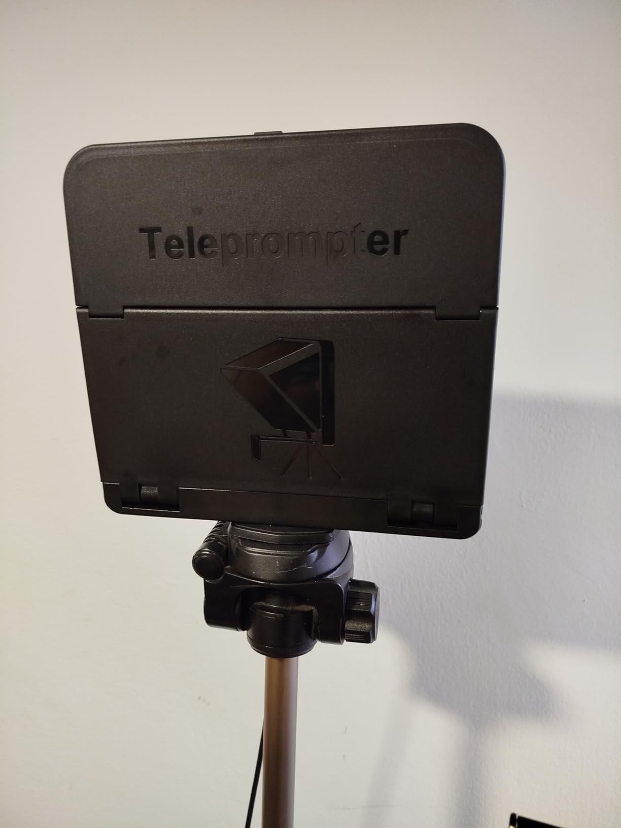 LENSGO TC7S Portable Teleprompter for Phone, 9.7 inches One-Second Fold Mini Teleprompter with Remote Control, App Compatible with iPhone & Android for Online Teaching Vlog Live Streaming Interview customer photo 1