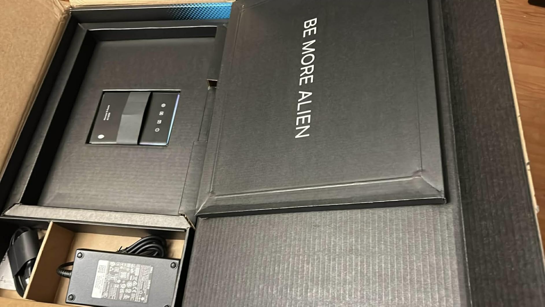 Alienware 16 Aurora Gaming Laptop, RTX 5050, Intel Core 7 240H, WQXGA 120Hz Display, 16GB DDR5 RAM, 1TB SSD, NVIDIA GeForce, Wi-Fi 7, Windows 11 Home, Blue customer photo 2