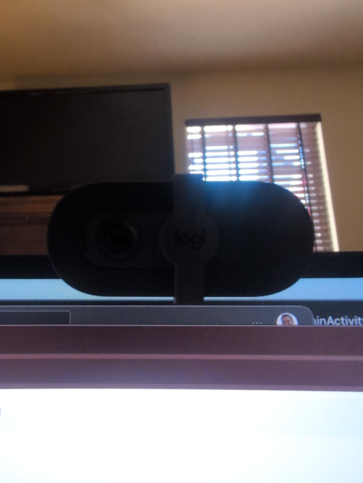 Logitech Brio 101 Full HD 1080p Webcam for Streaming and Meetings - Black customer photo 2