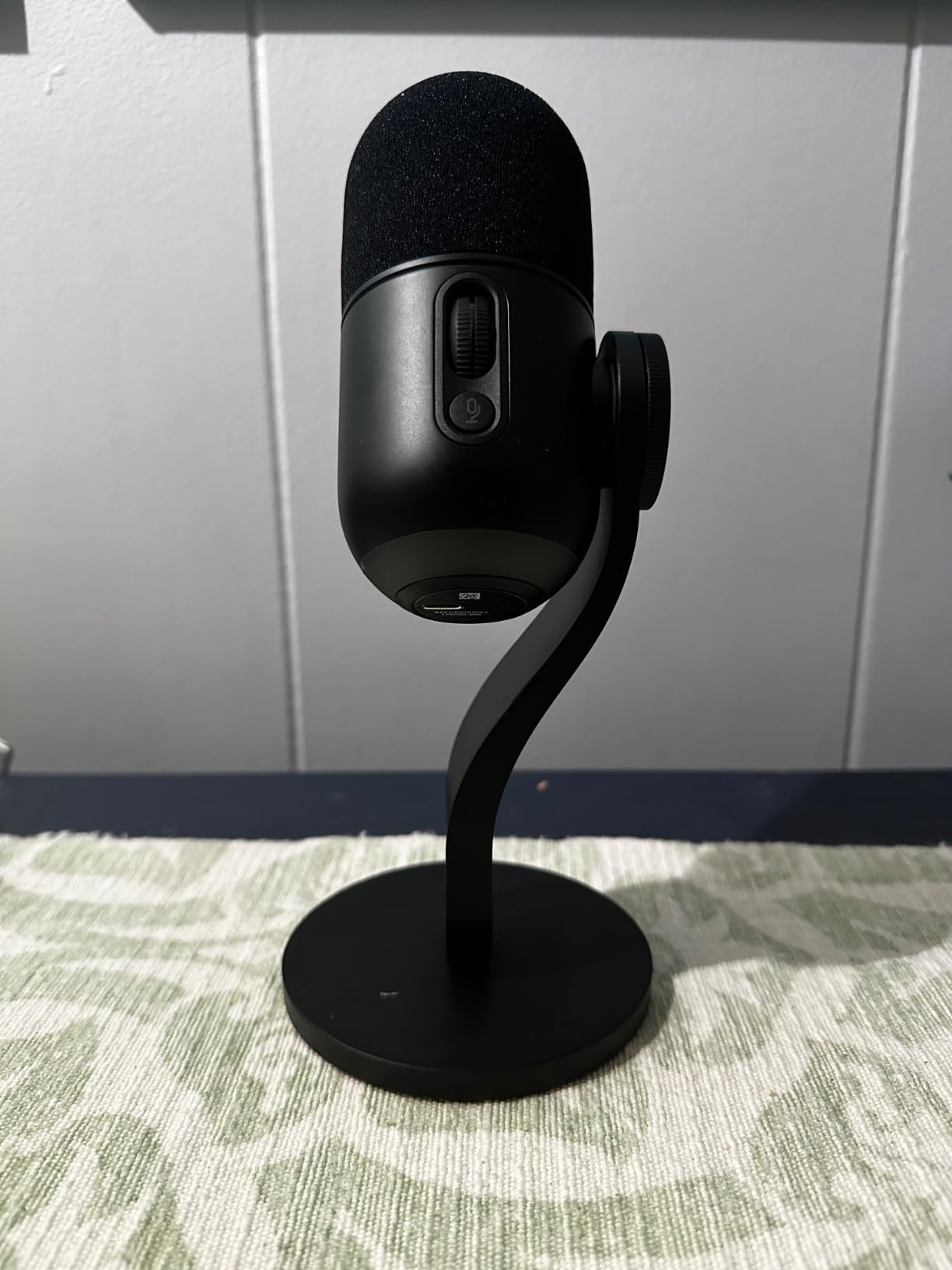 Logitech G Yeti GX Dynamic RGB Gaming/Podcast USB Microphone - Black | LIGHTSYNC, USB mic for streaming, supercardioid, USB plug and play for PC/Mac customer photo 1