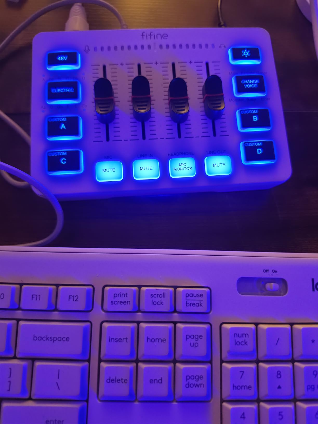 FIFINE Gaming Audio Mixer, Streaming RGB PC Mixer with XLR Microphone Interface customer photo 2