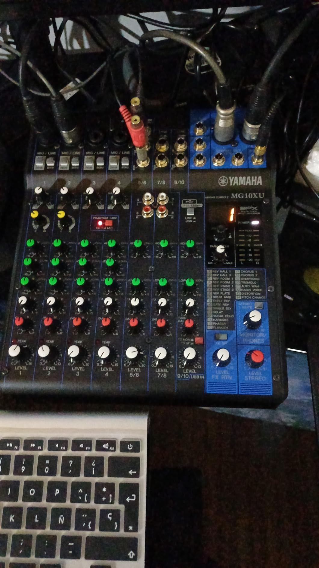 Yamaha MG10XU 10-Channel Analog Mixer, with 4 Microphone Preamps, 3 Dedicated Stereo Line Channels, 1 Aux Send, EQ, 1-knob Compressors, and Digital Effects customer photo 2